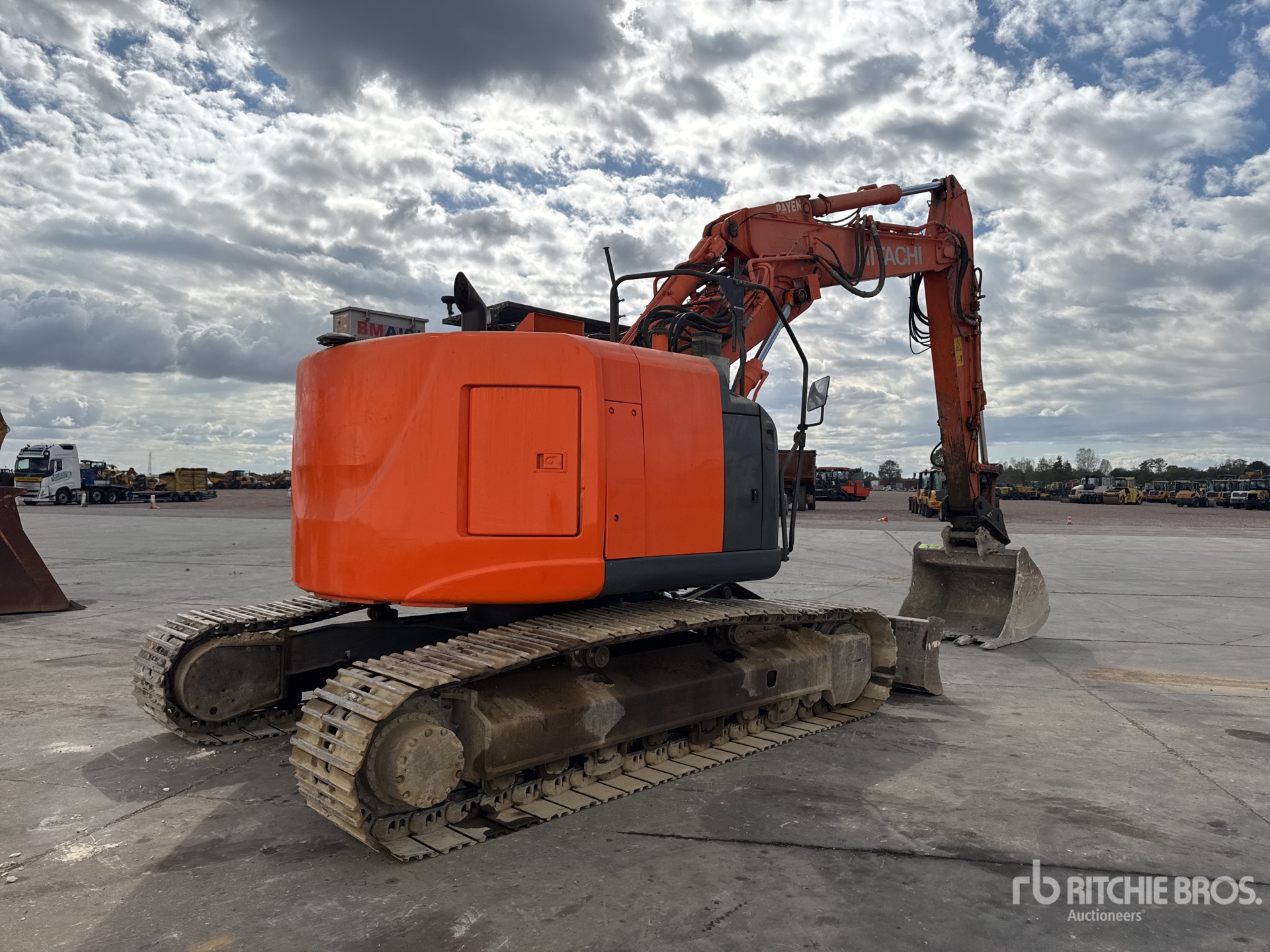2017 Hitachi ZX225USLC-6