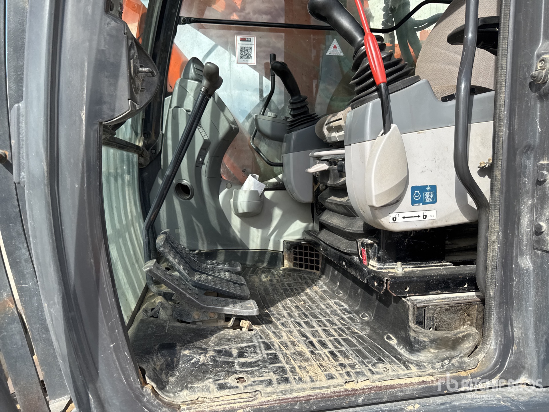 2017 Hitachi ZX225USLC-6