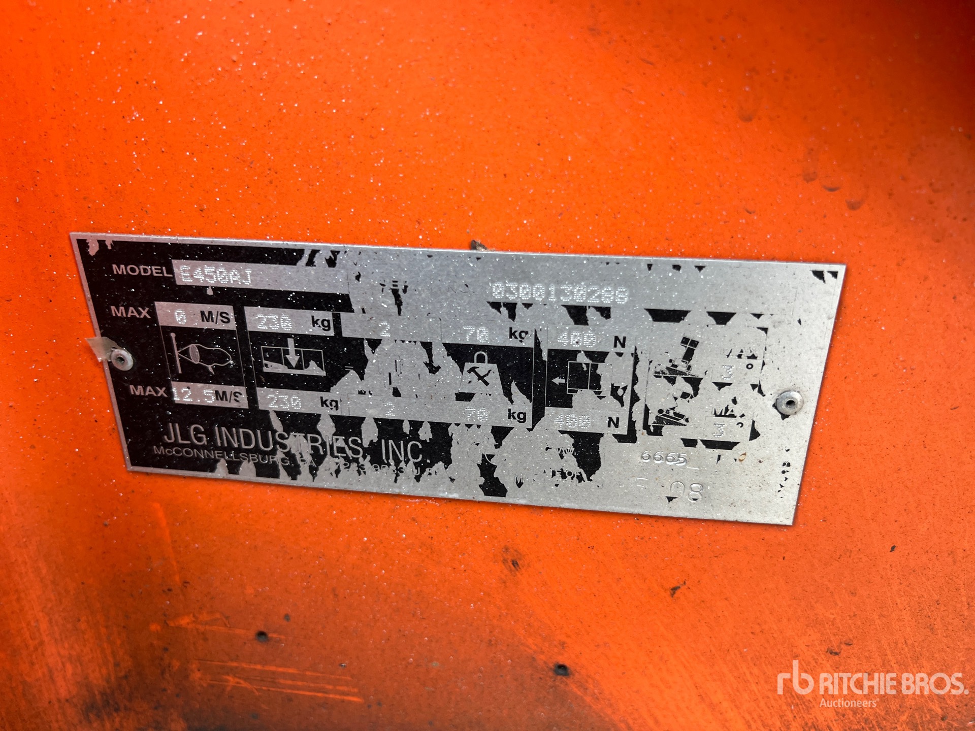 2008 JLG E450A