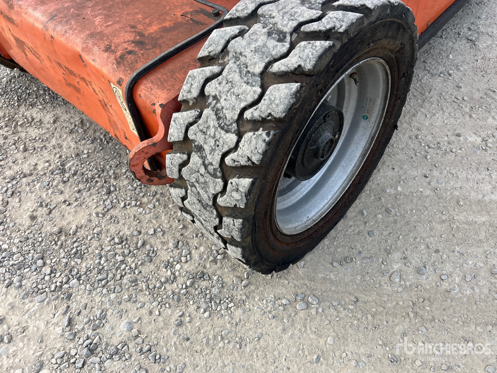 2008 JLG E450A
