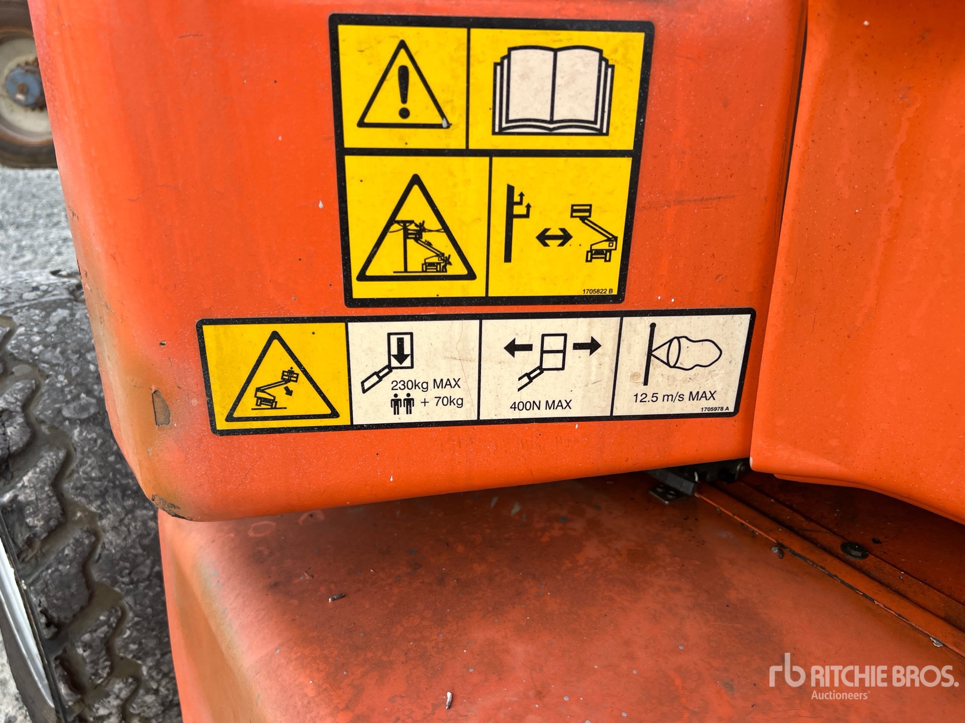 2008 JLG E450A