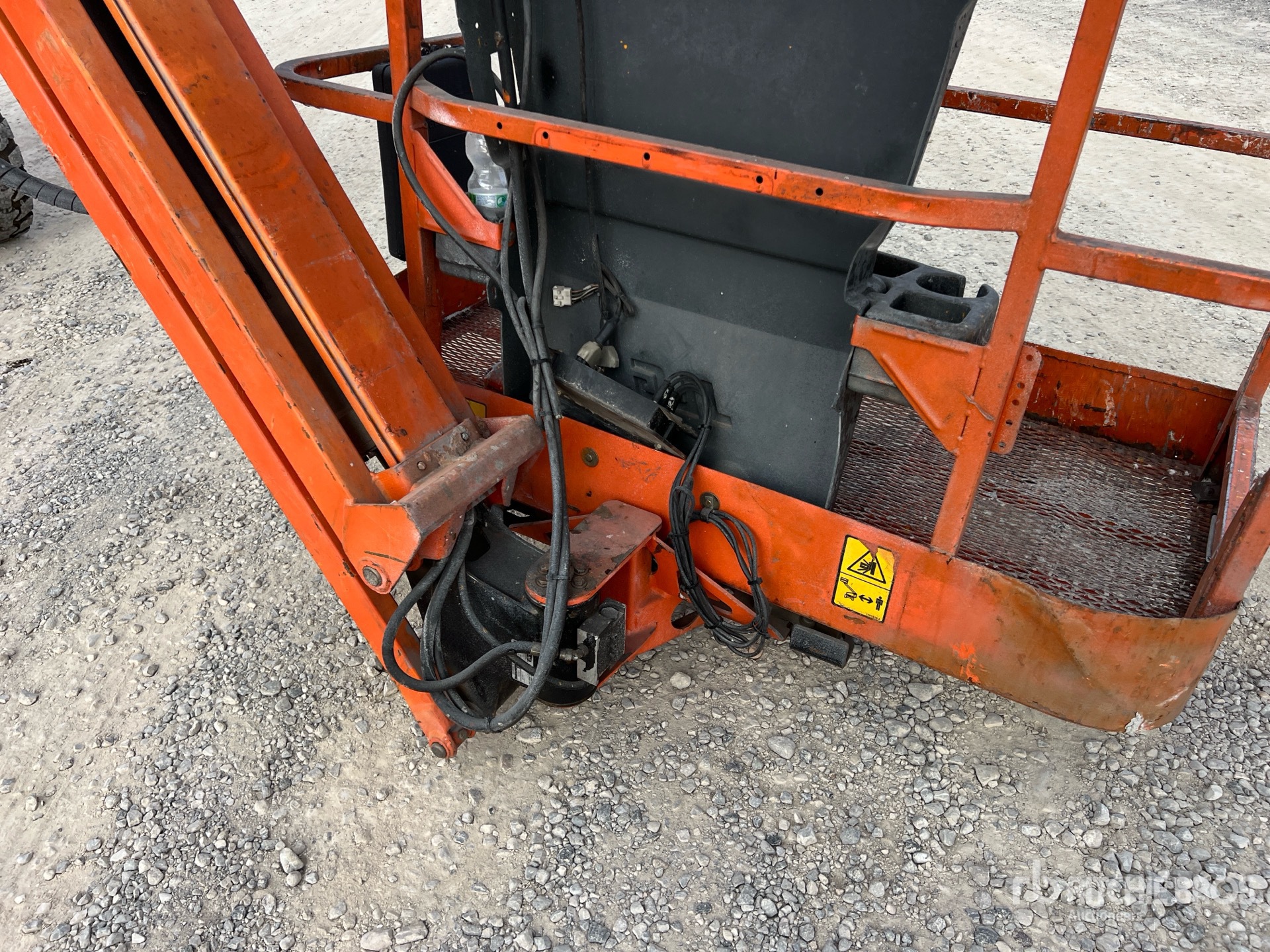 2008 JLG E450A