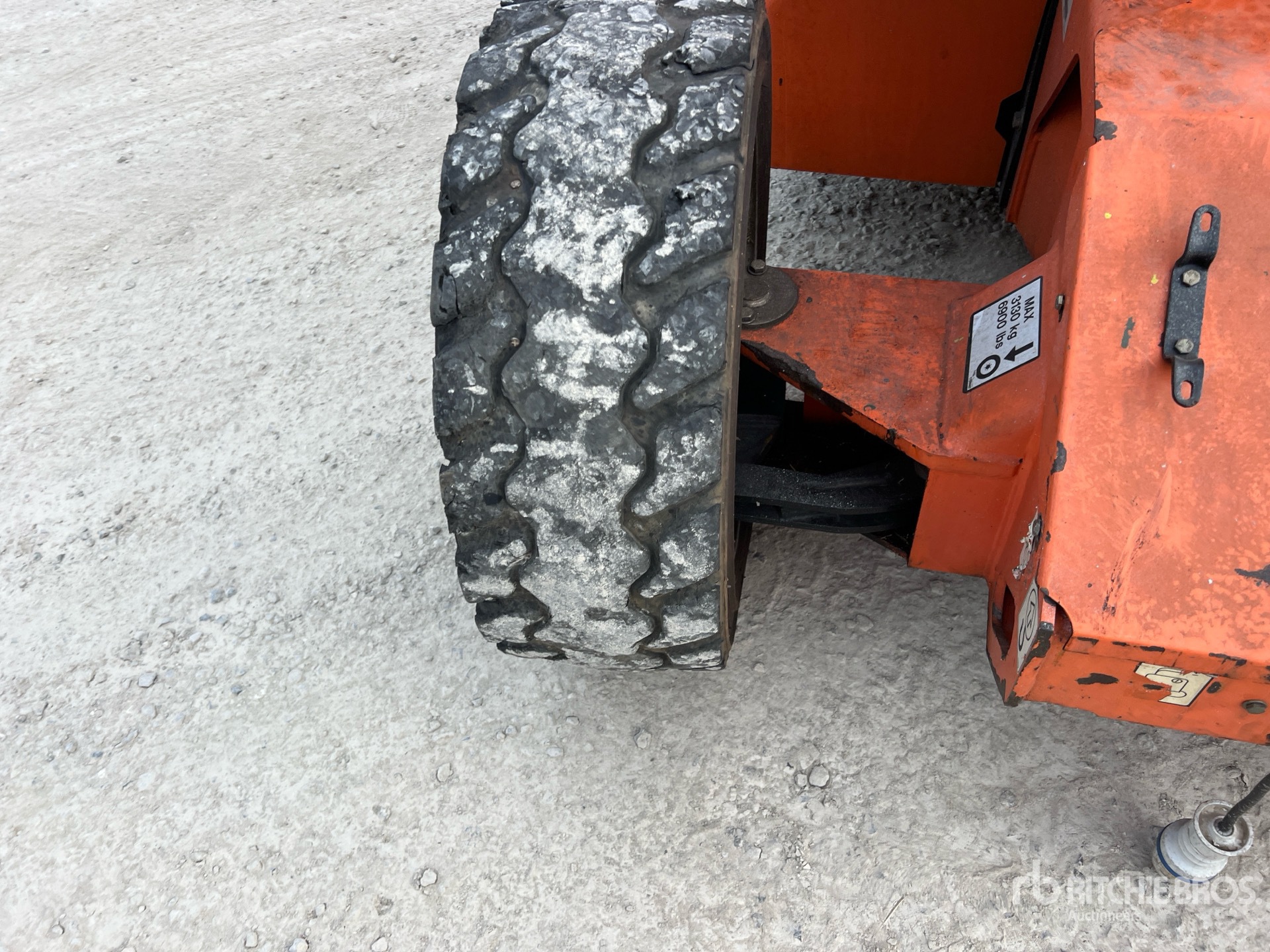 2008 JLG E450A