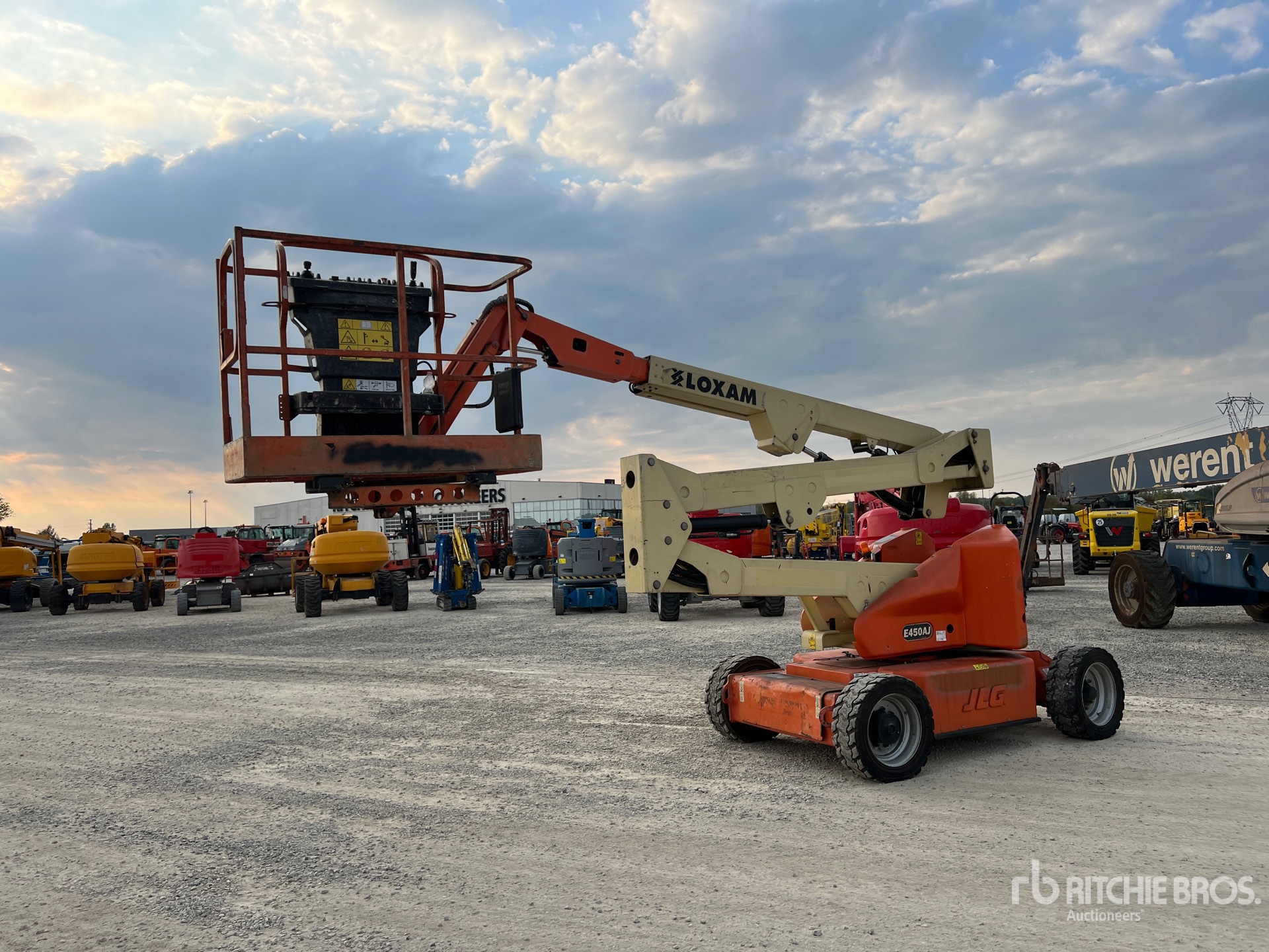 Photo of 2008 JLG E450A