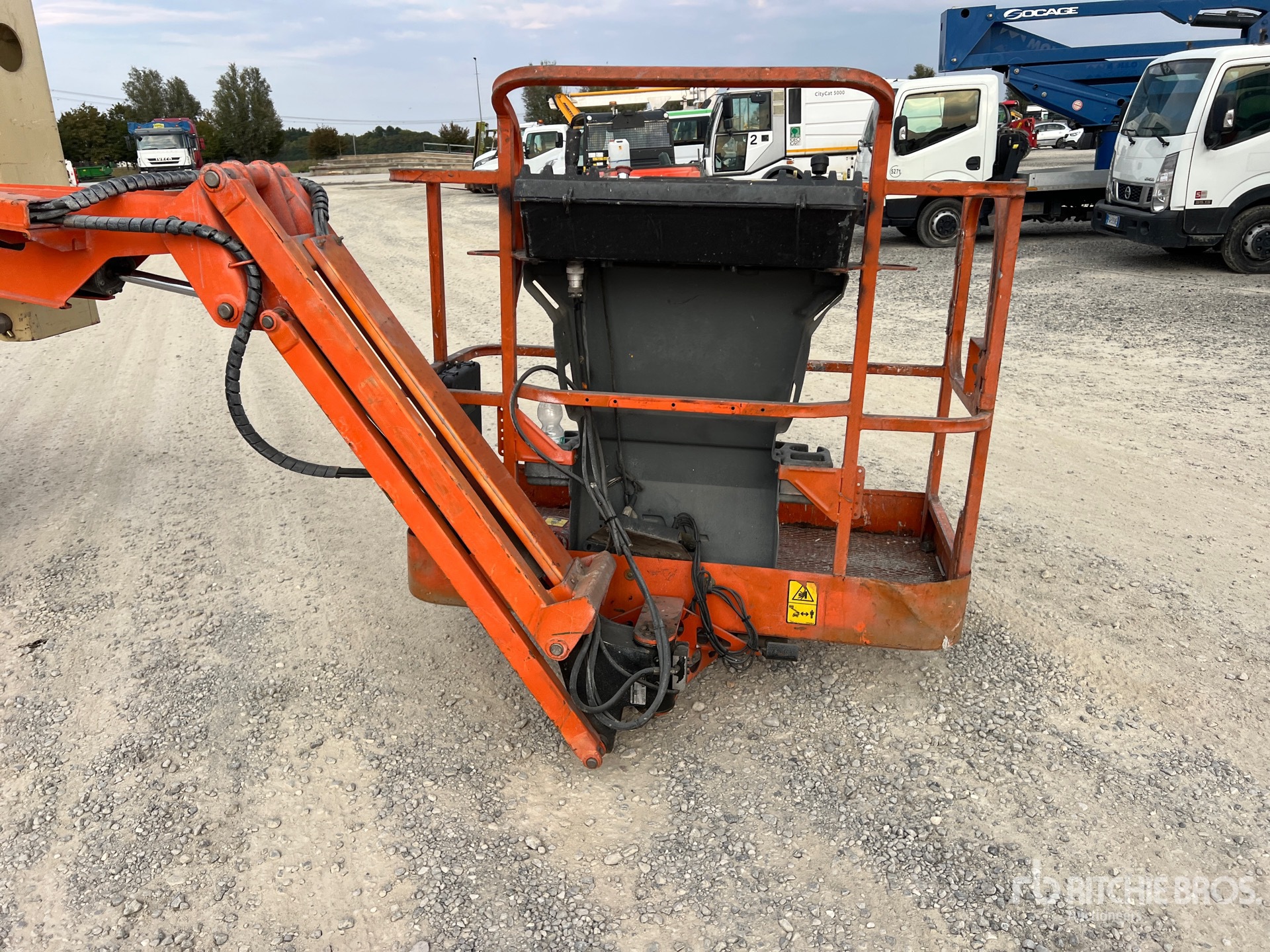 2008 JLG E450A