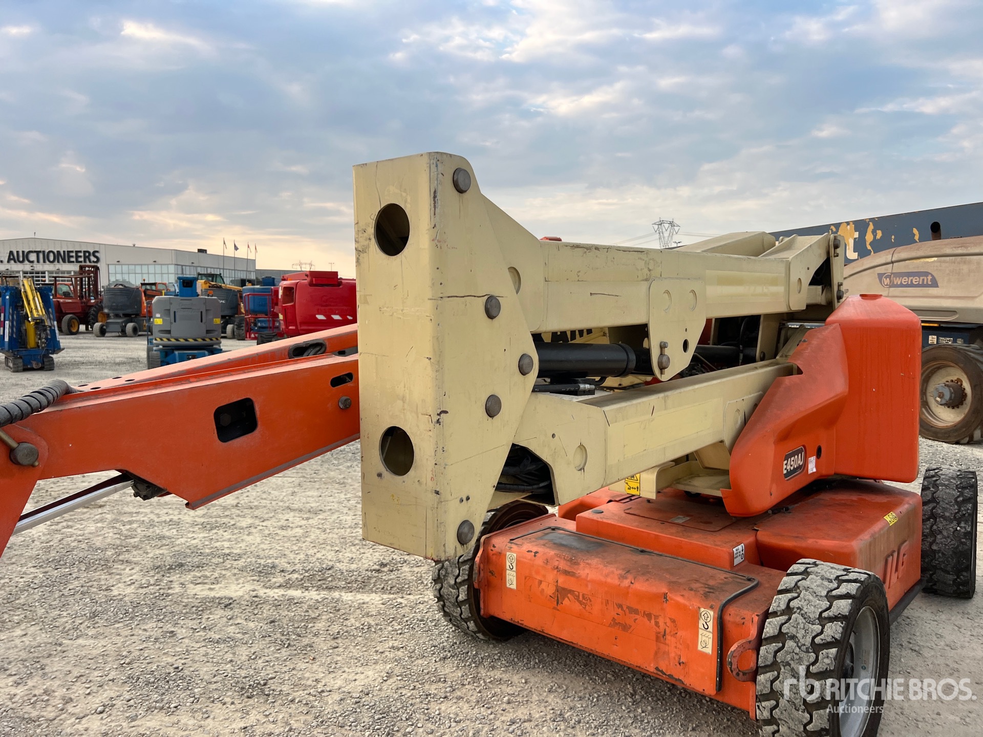 2008 JLG E450A