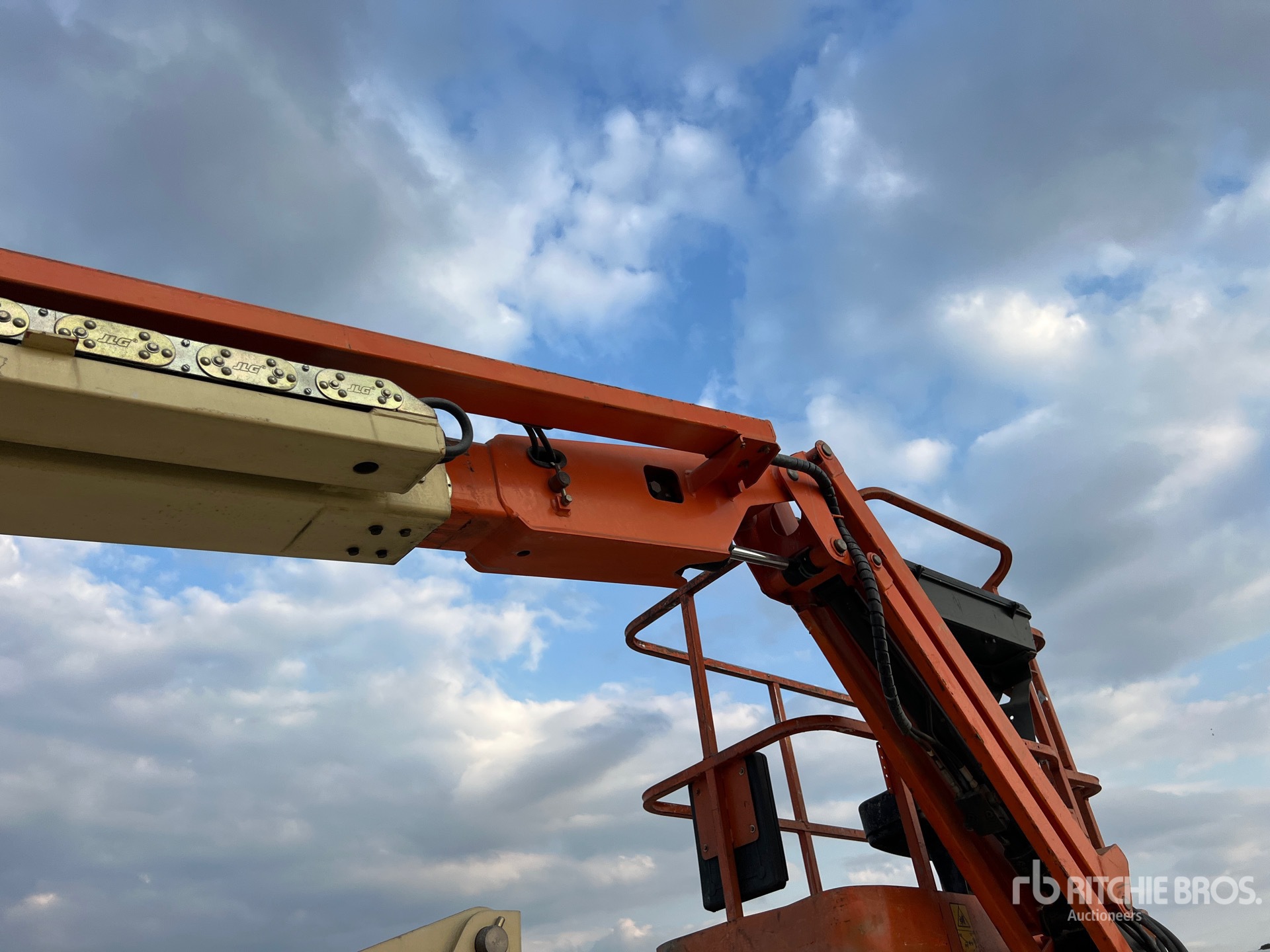 2008 JLG E450A