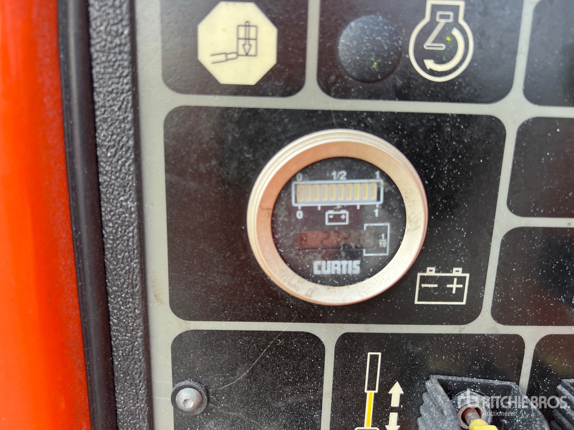 2008 JLG E450A