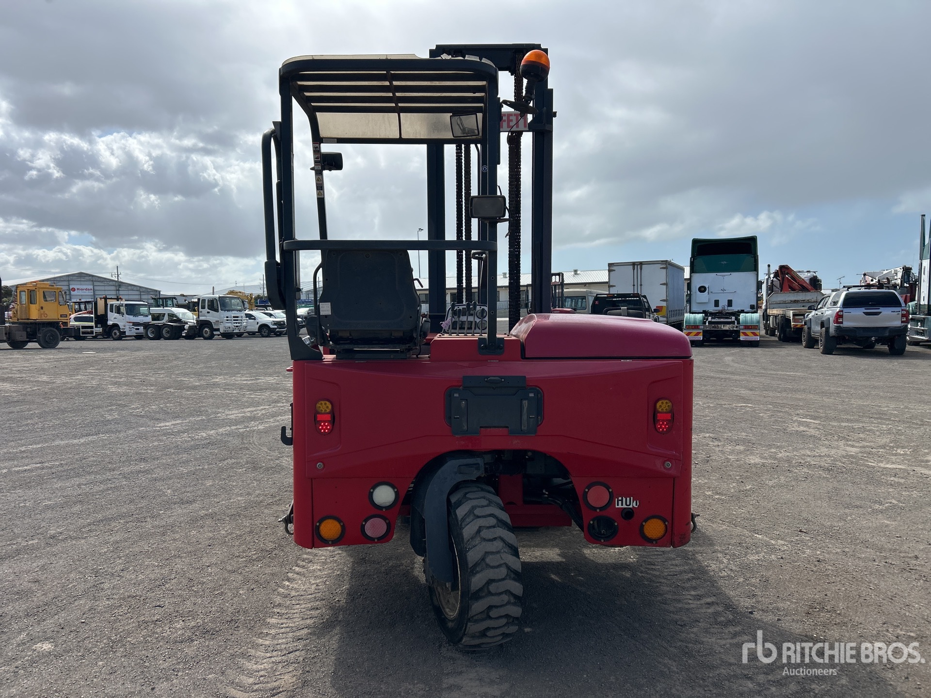 2011 Moffett M8 35.3