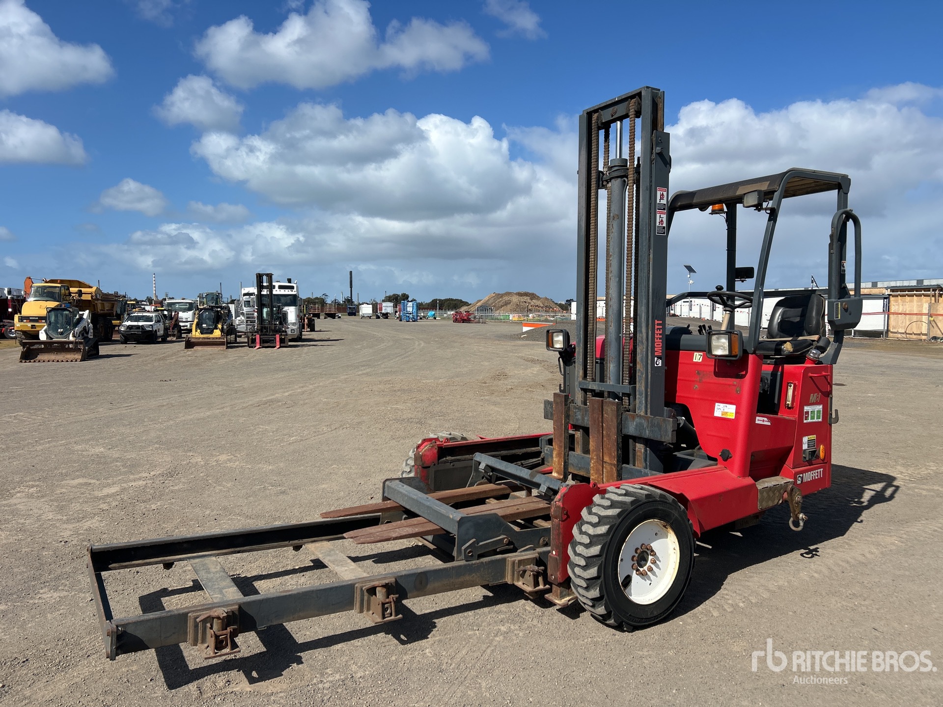 Photo of 2011 Moffett M8 35.3