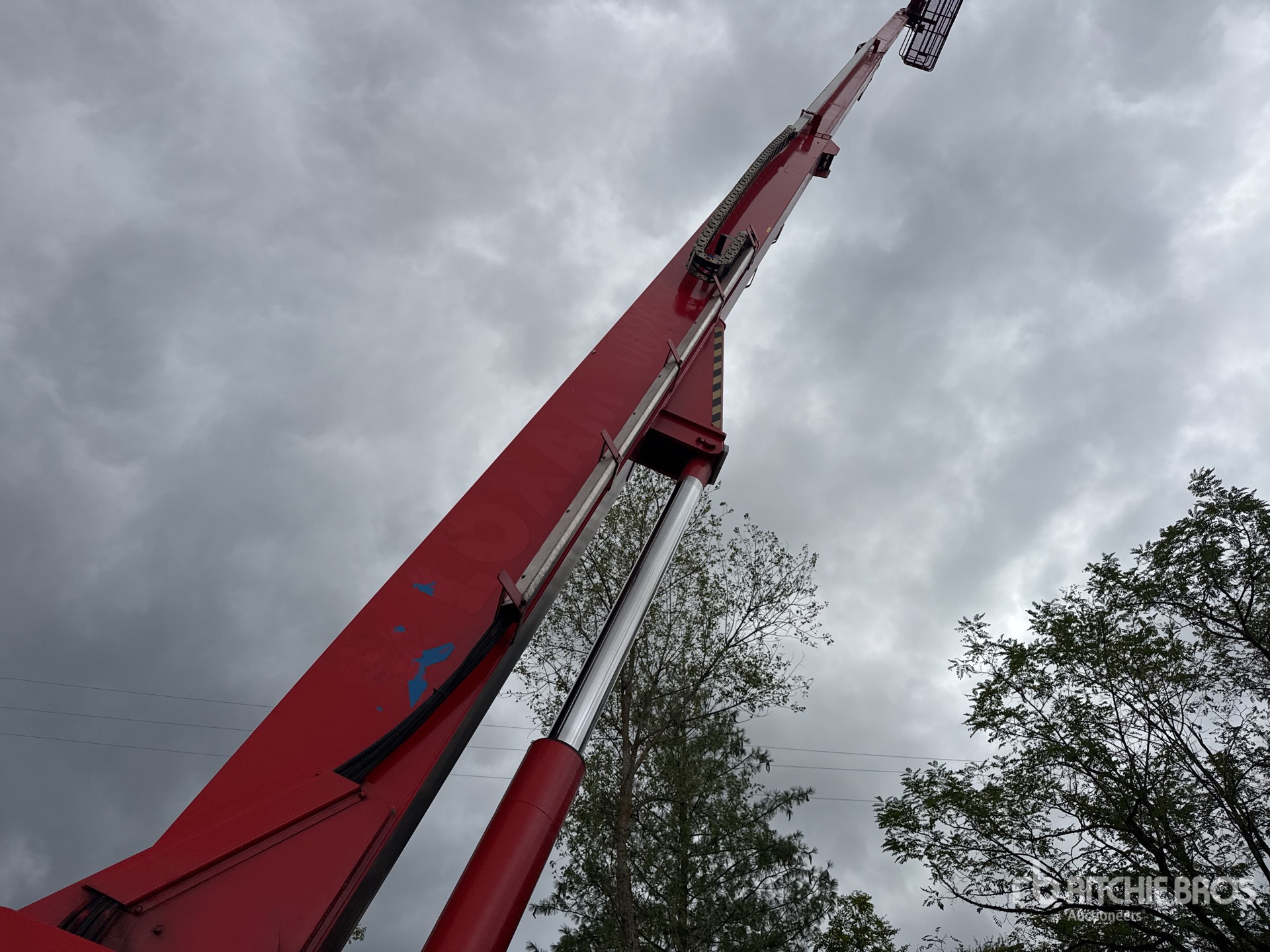 2011 Genie S-105
