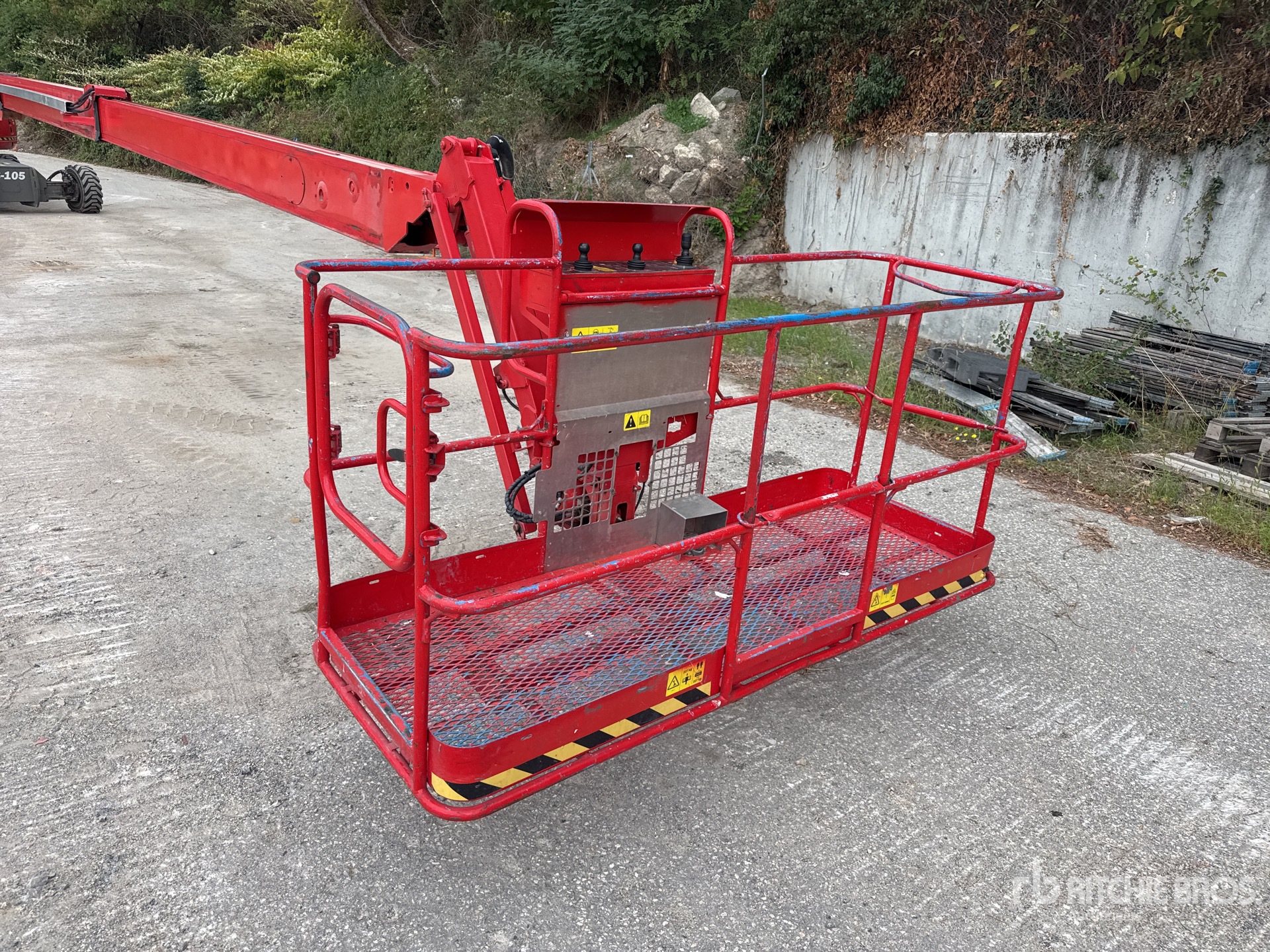 2011 Genie S-105