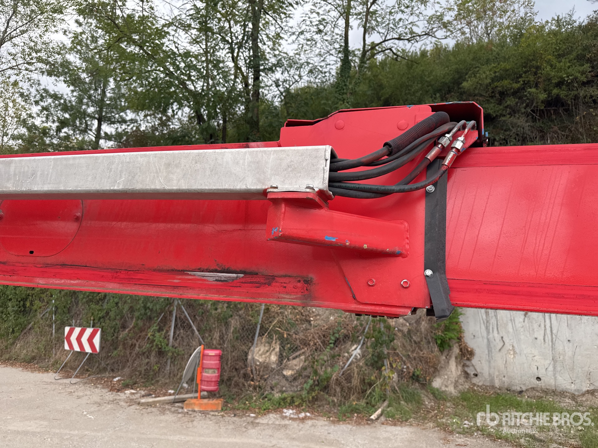 2011 Genie S-105