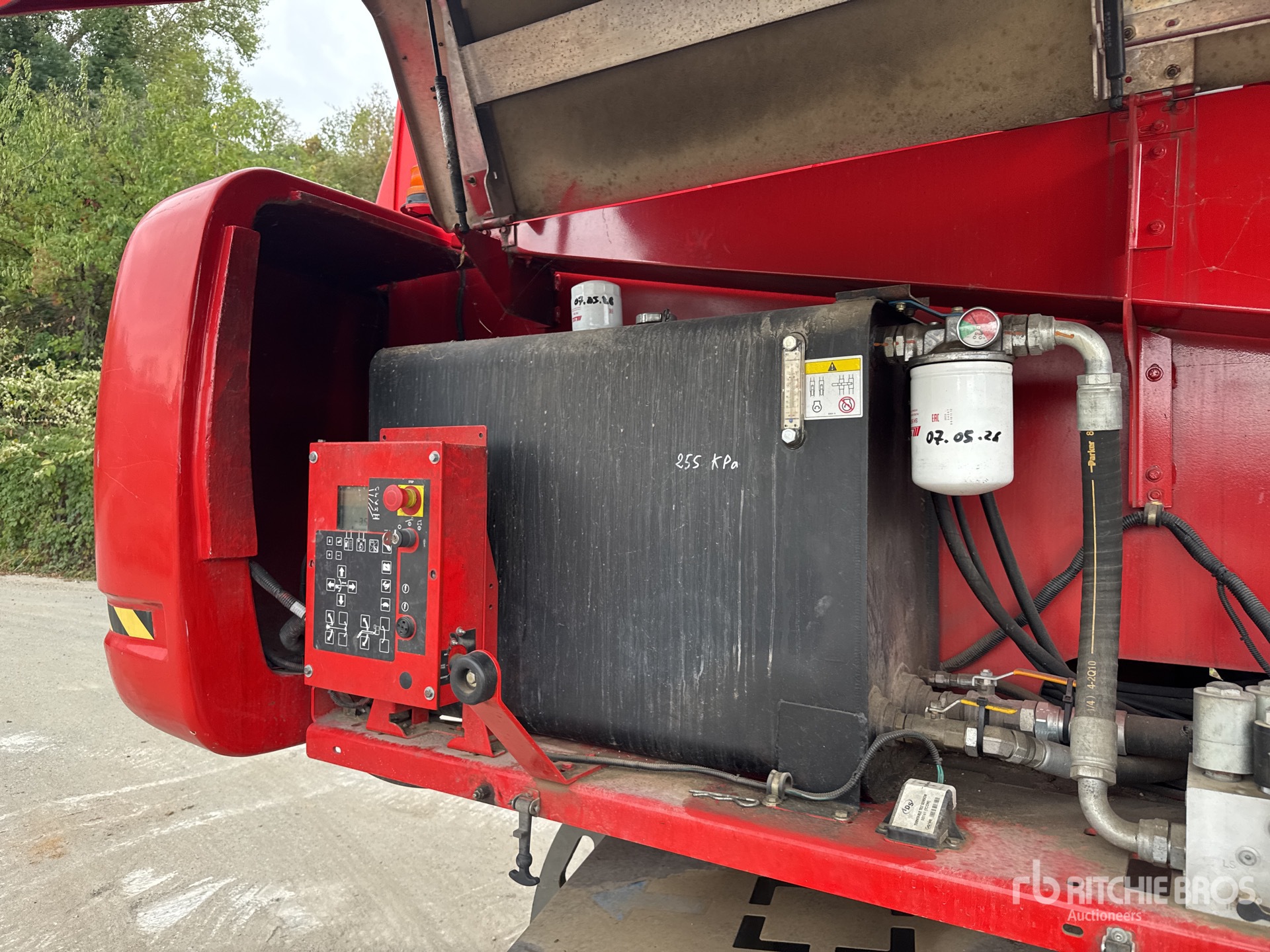 2011 Genie S-105