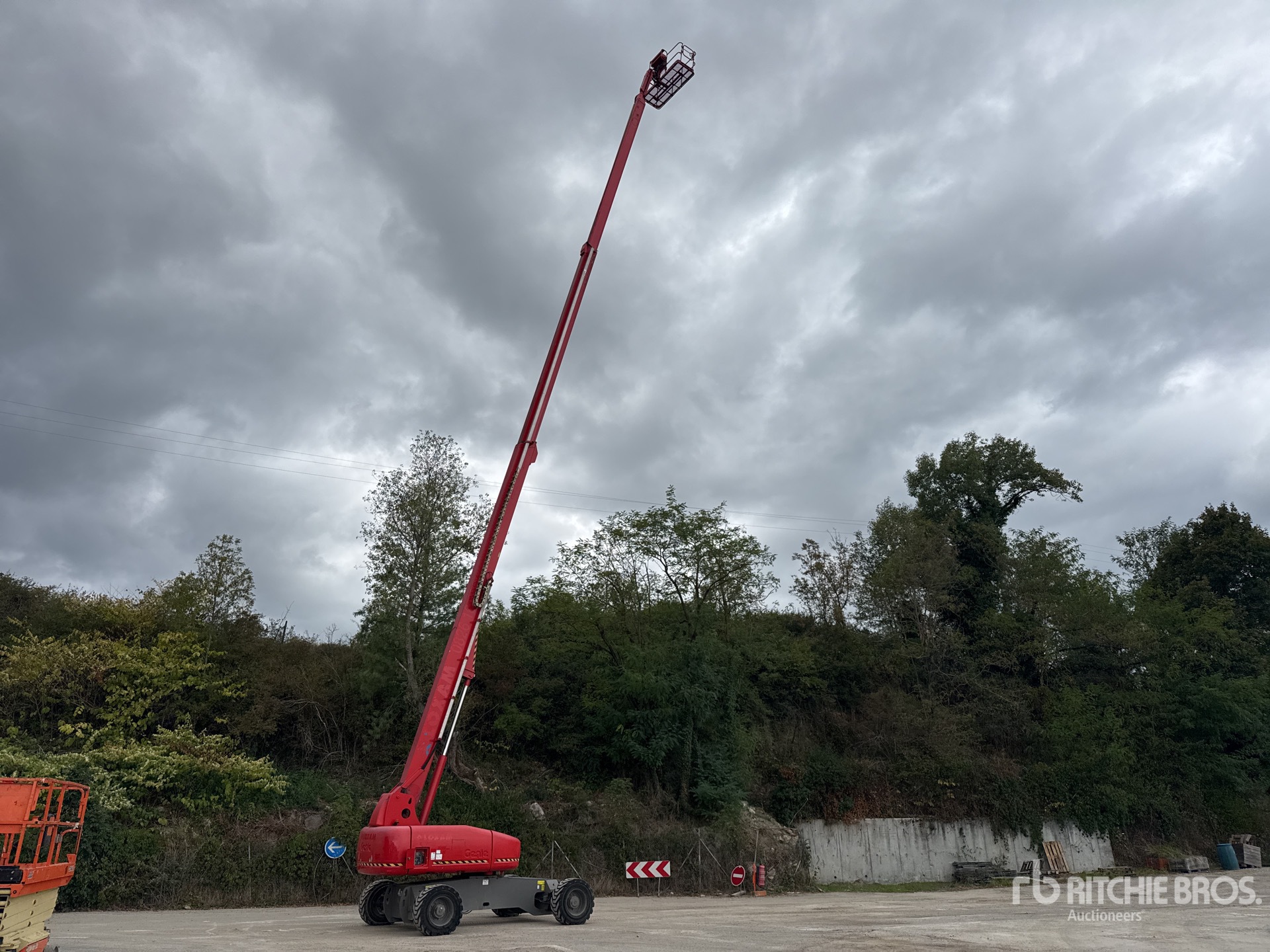 2011 Genie S-105