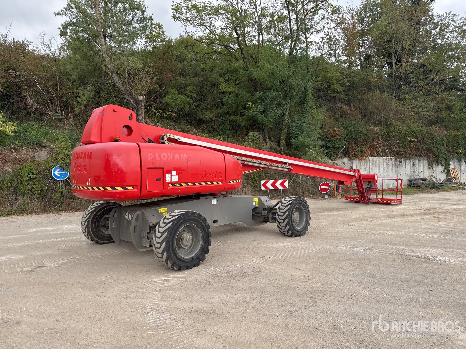 Photo of 2011 Genie S-105