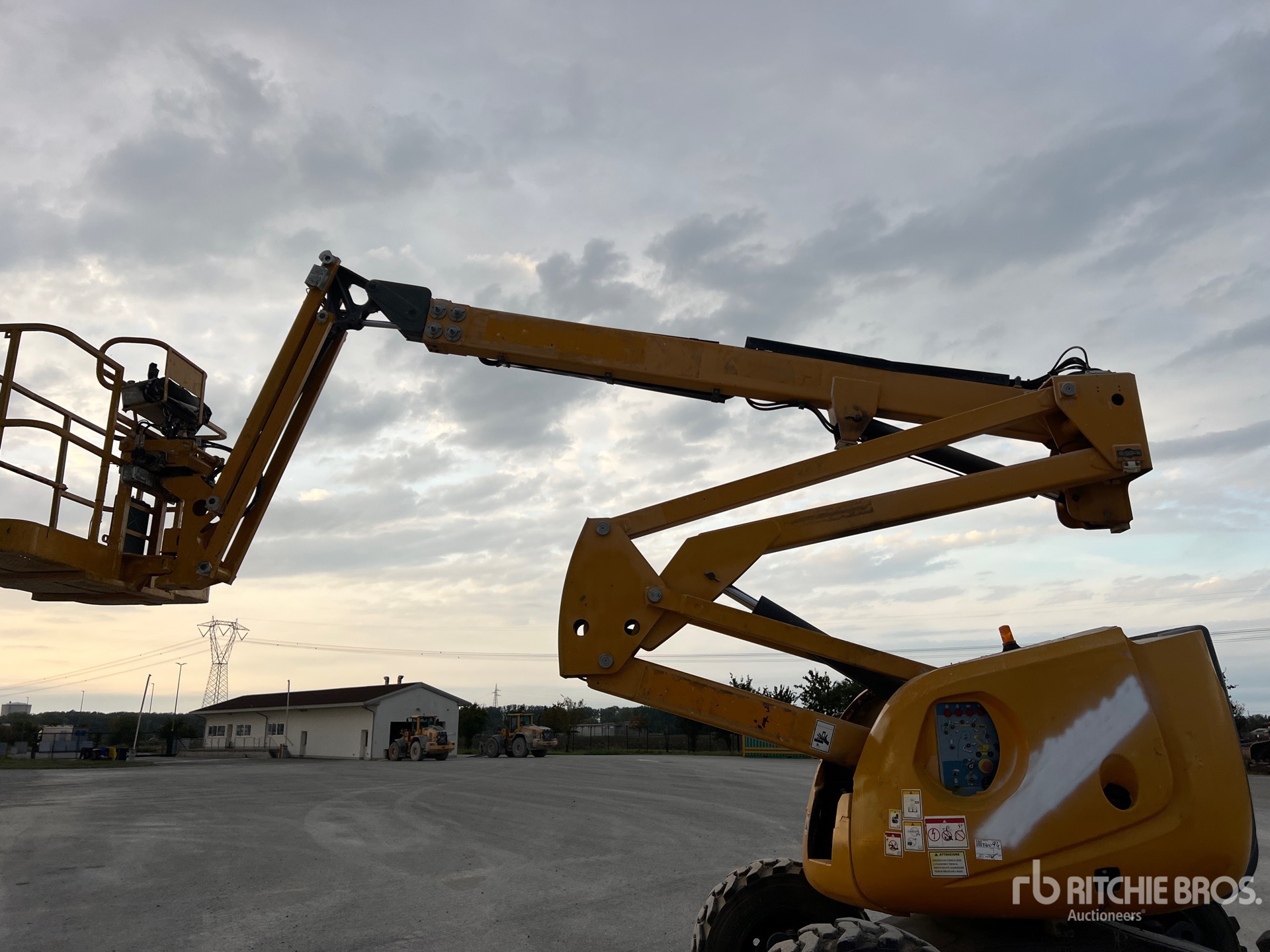 2012 Haulotte HA16PX