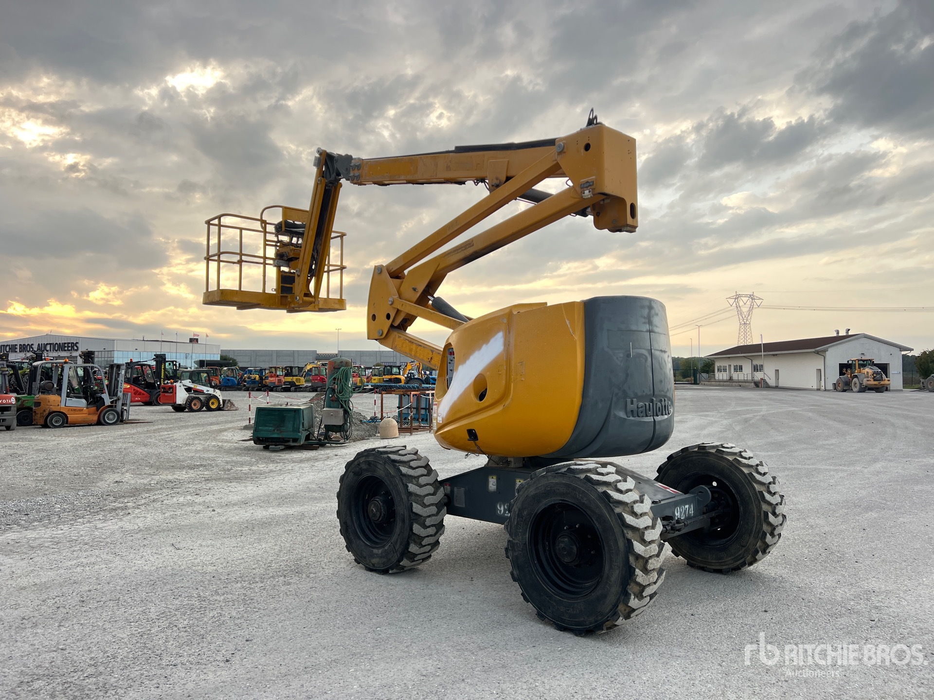 2012 Haulotte HA16PX