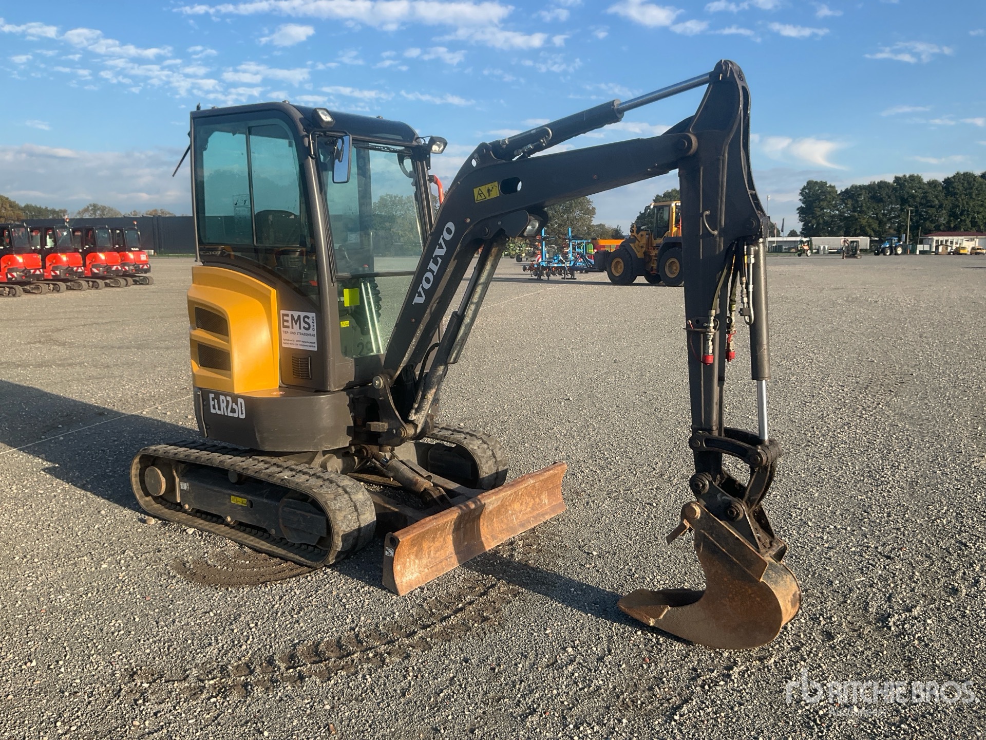 2022 Volvo ECR25D