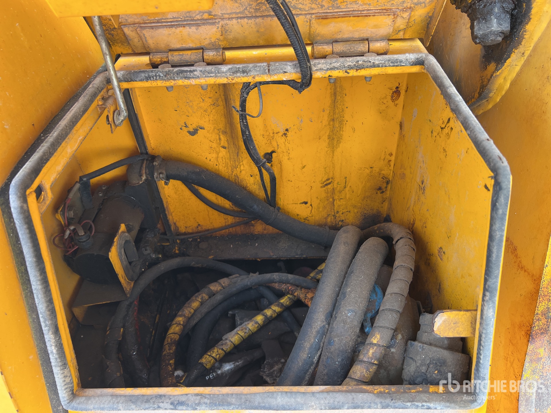 2005 JCB JS210LC