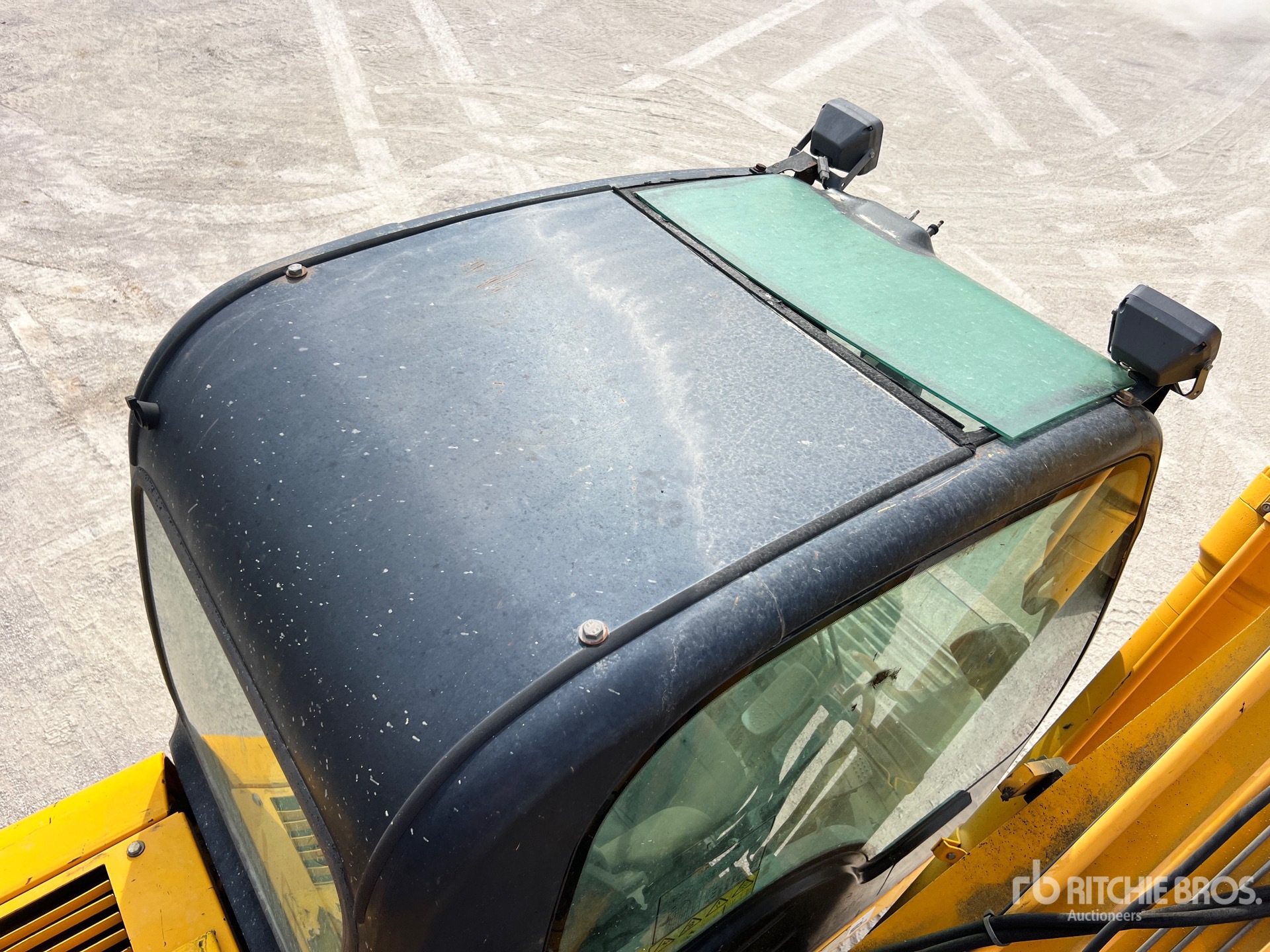 2005 JCB JS210LC