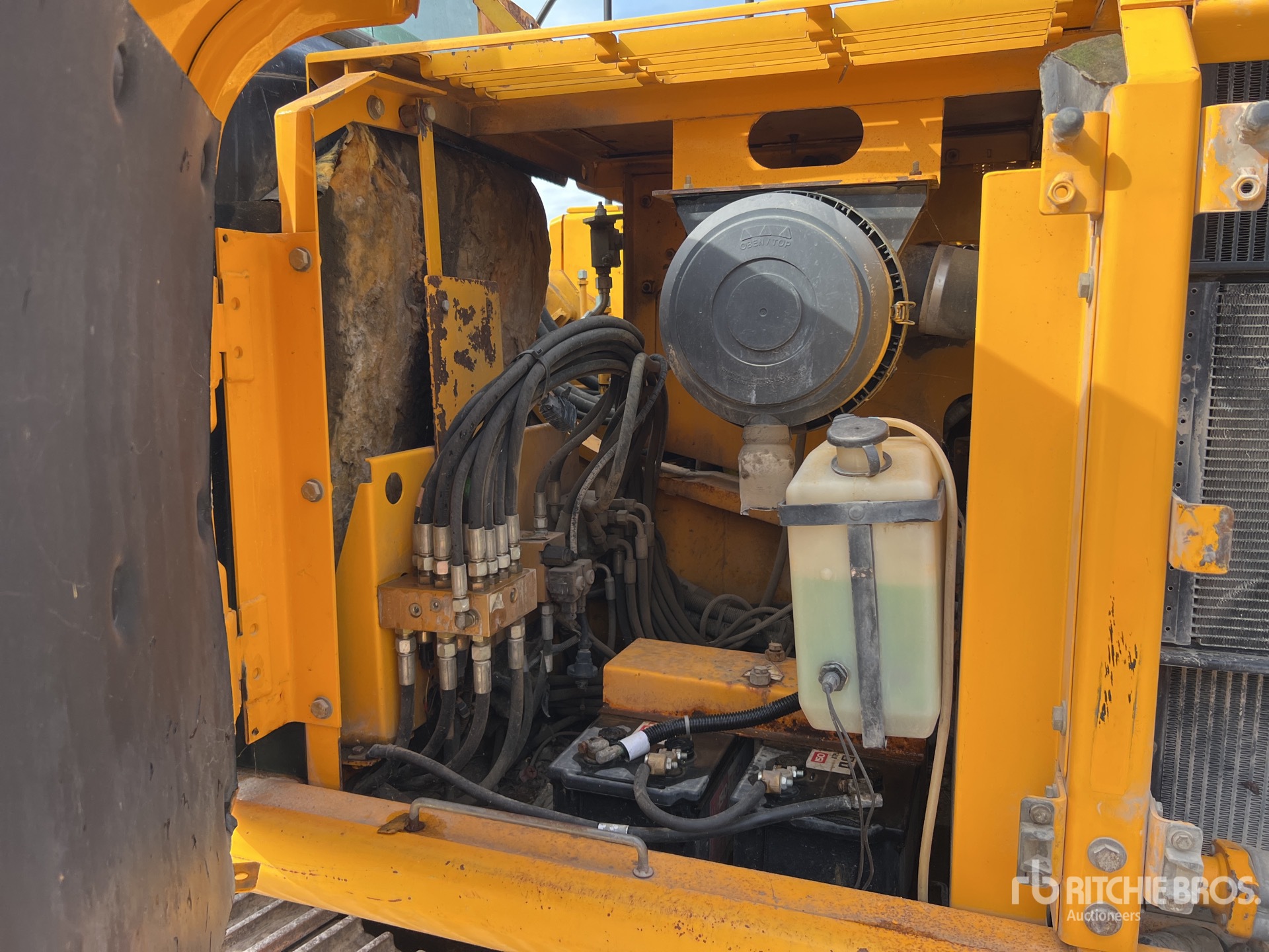 2005 JCB JS210LC