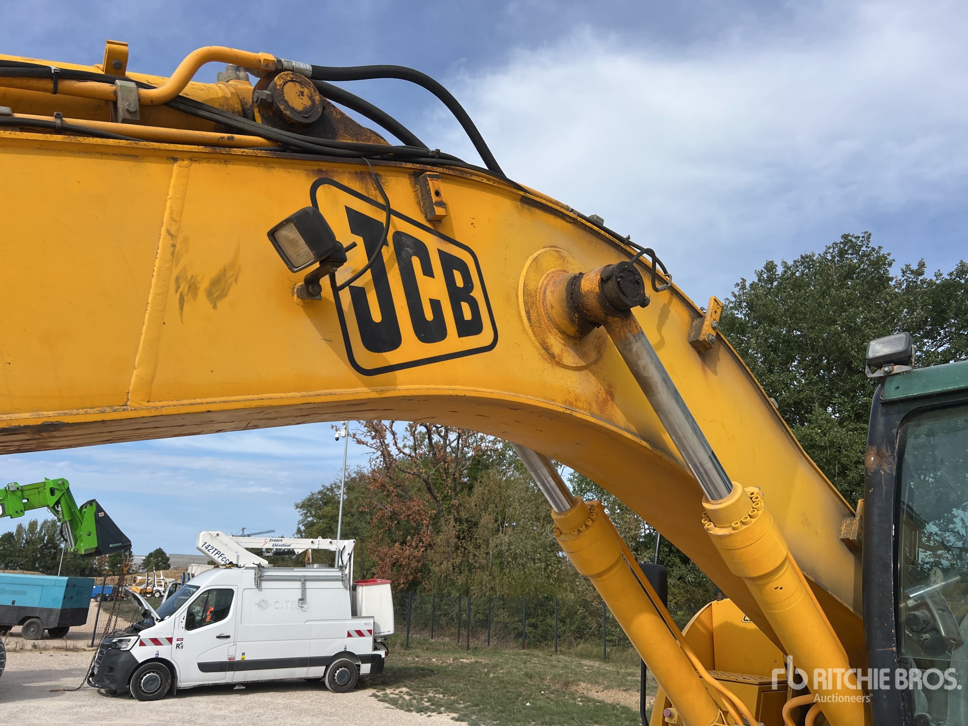 2005 JCB JS210LC