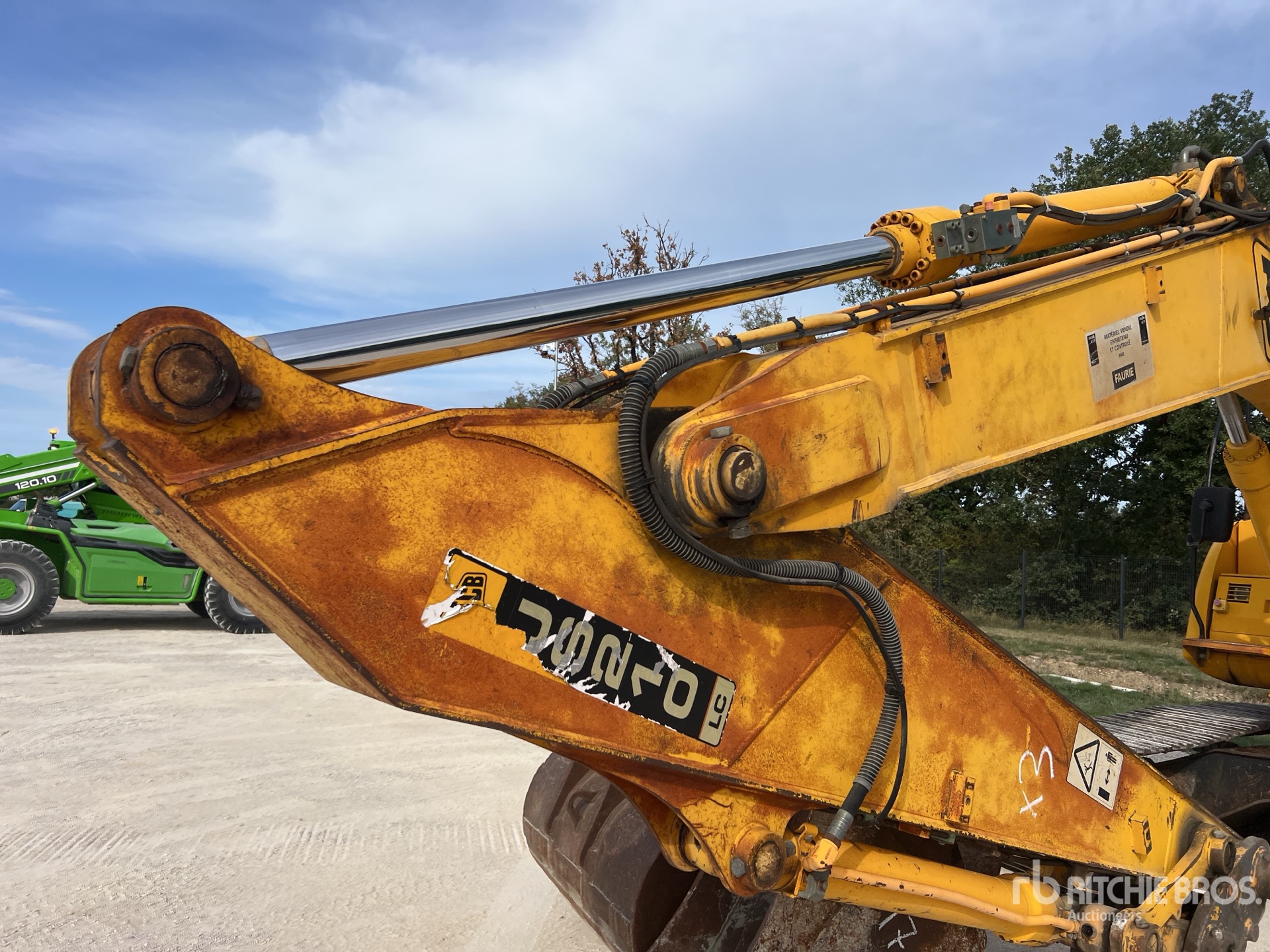 2005 JCB JS210LC
