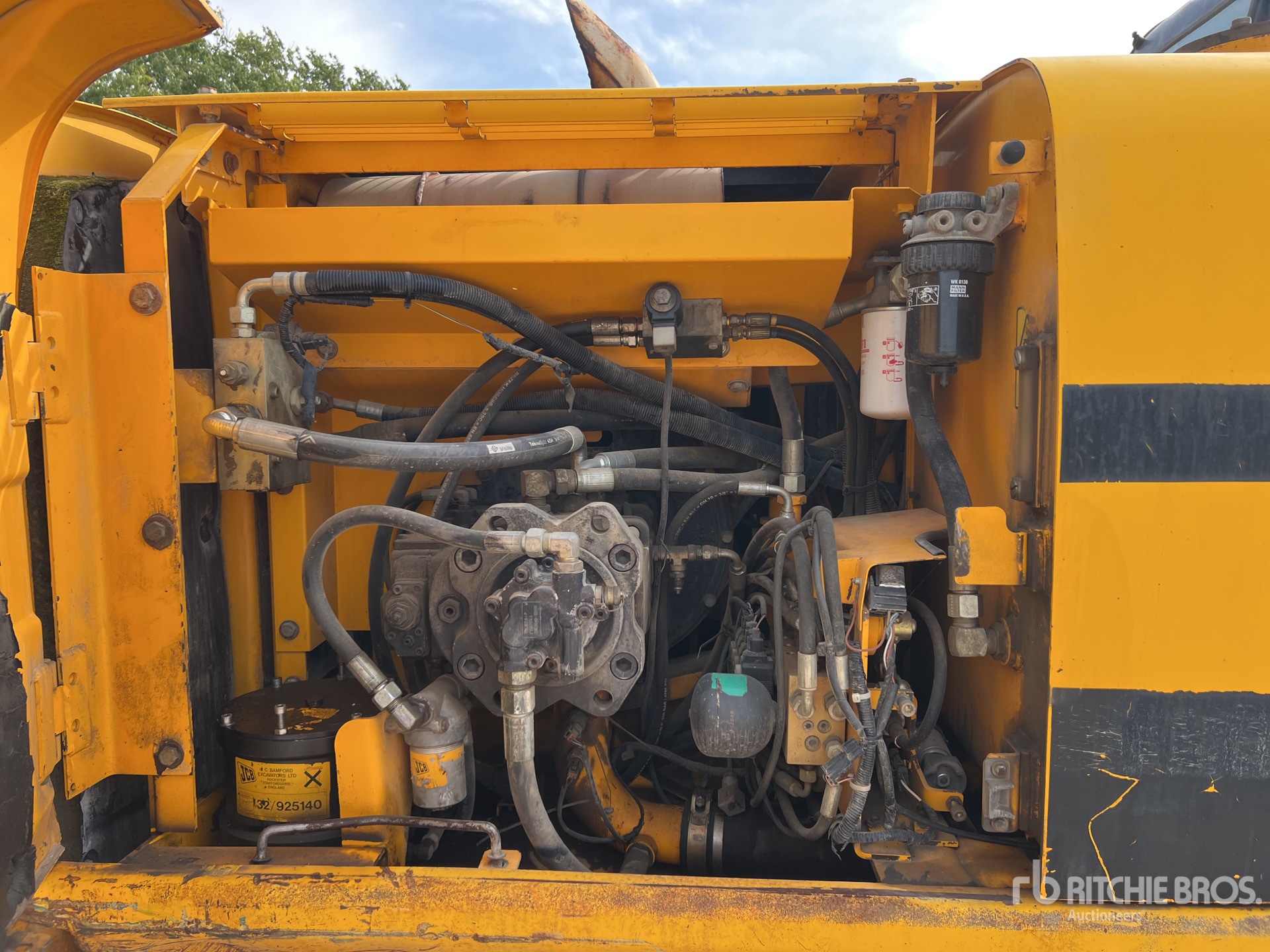 2005 JCB JS210LC