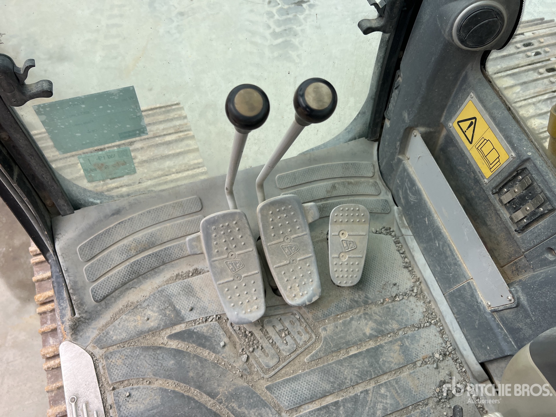 2005 JCB JS210LC