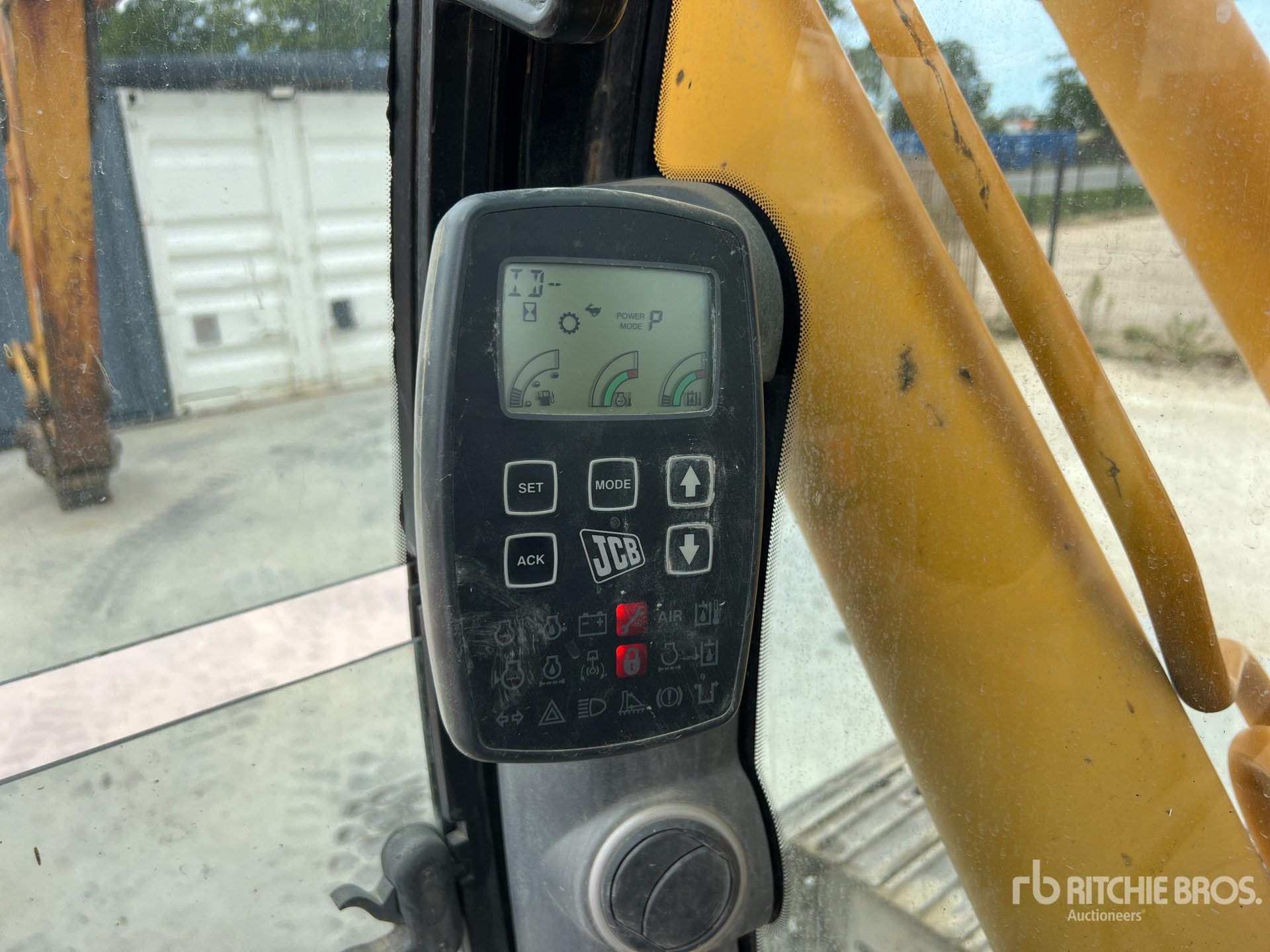 2005 JCB JS210LC