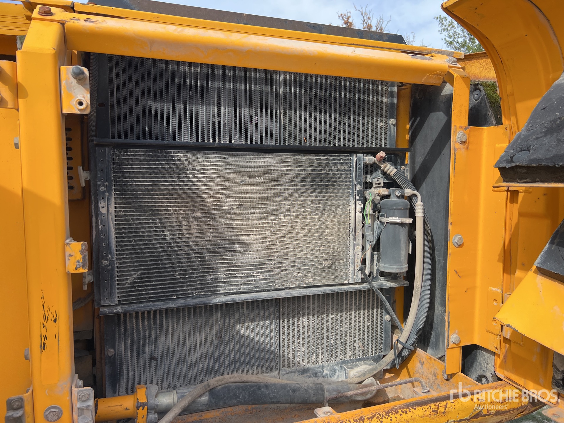 2005 JCB JS210LC