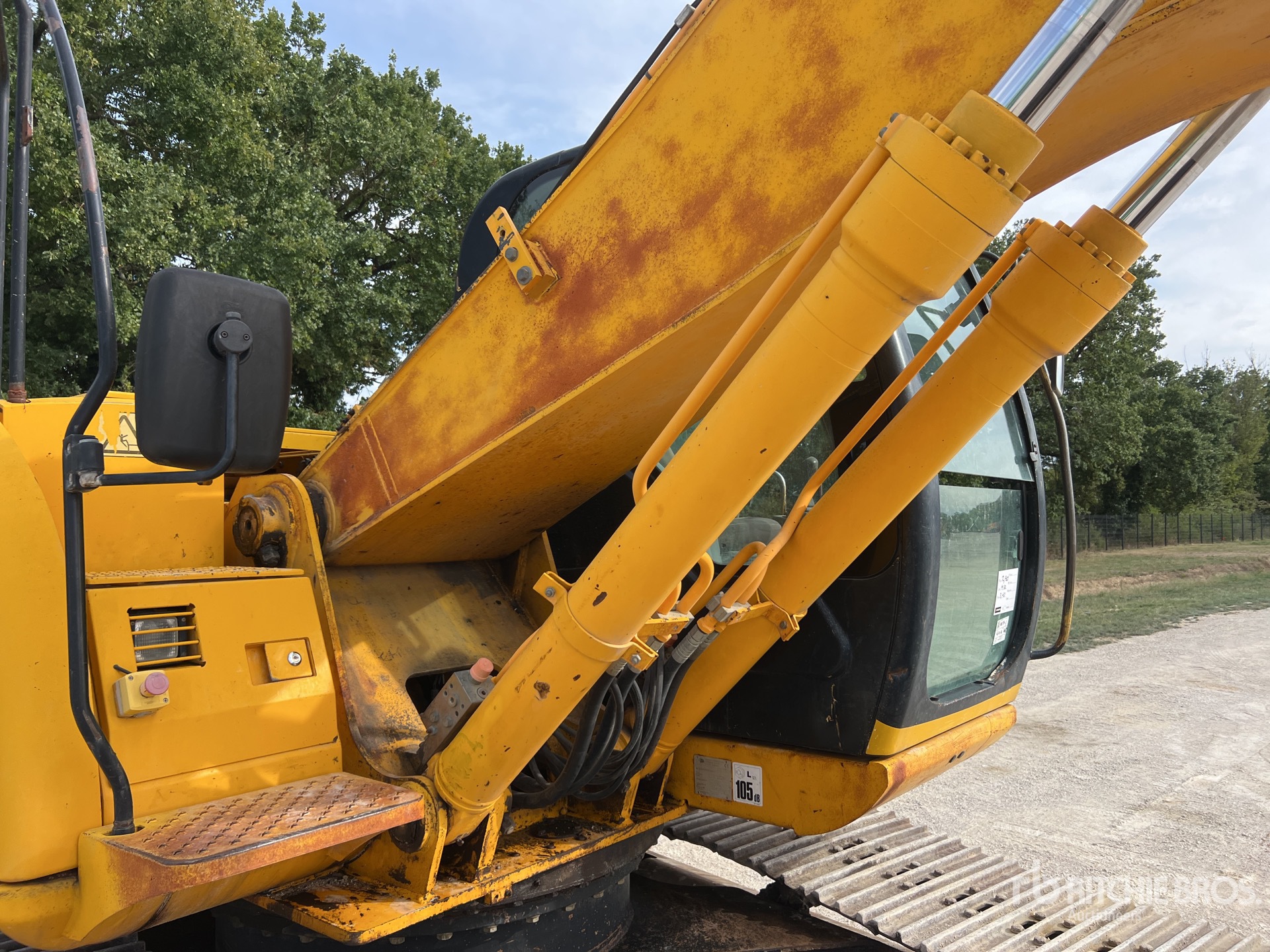 2005 JCB JS210LC