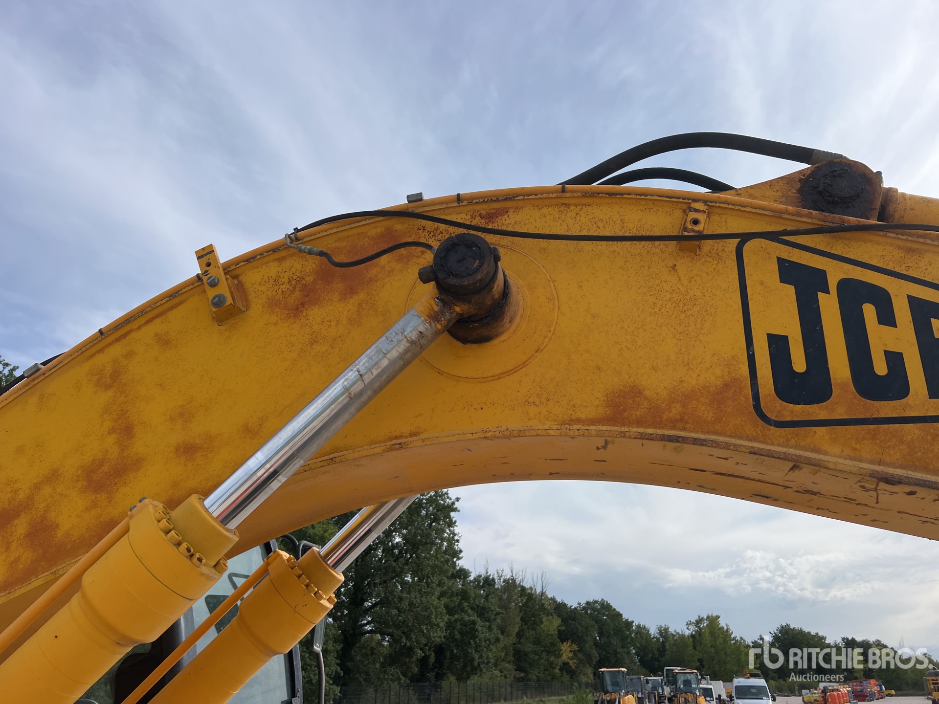 2005 JCB JS210LC