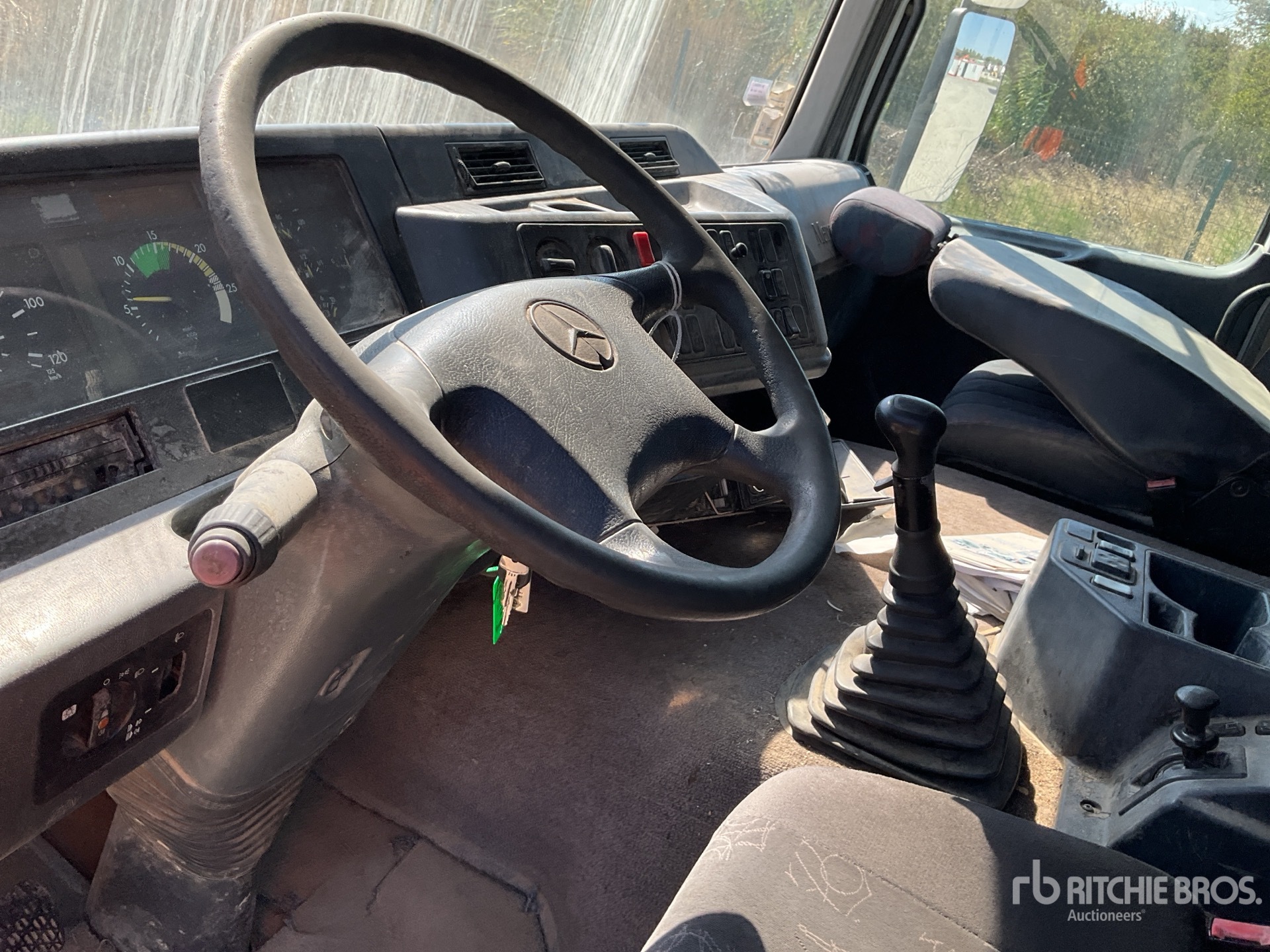 1999 Mercedes-Benz 1835