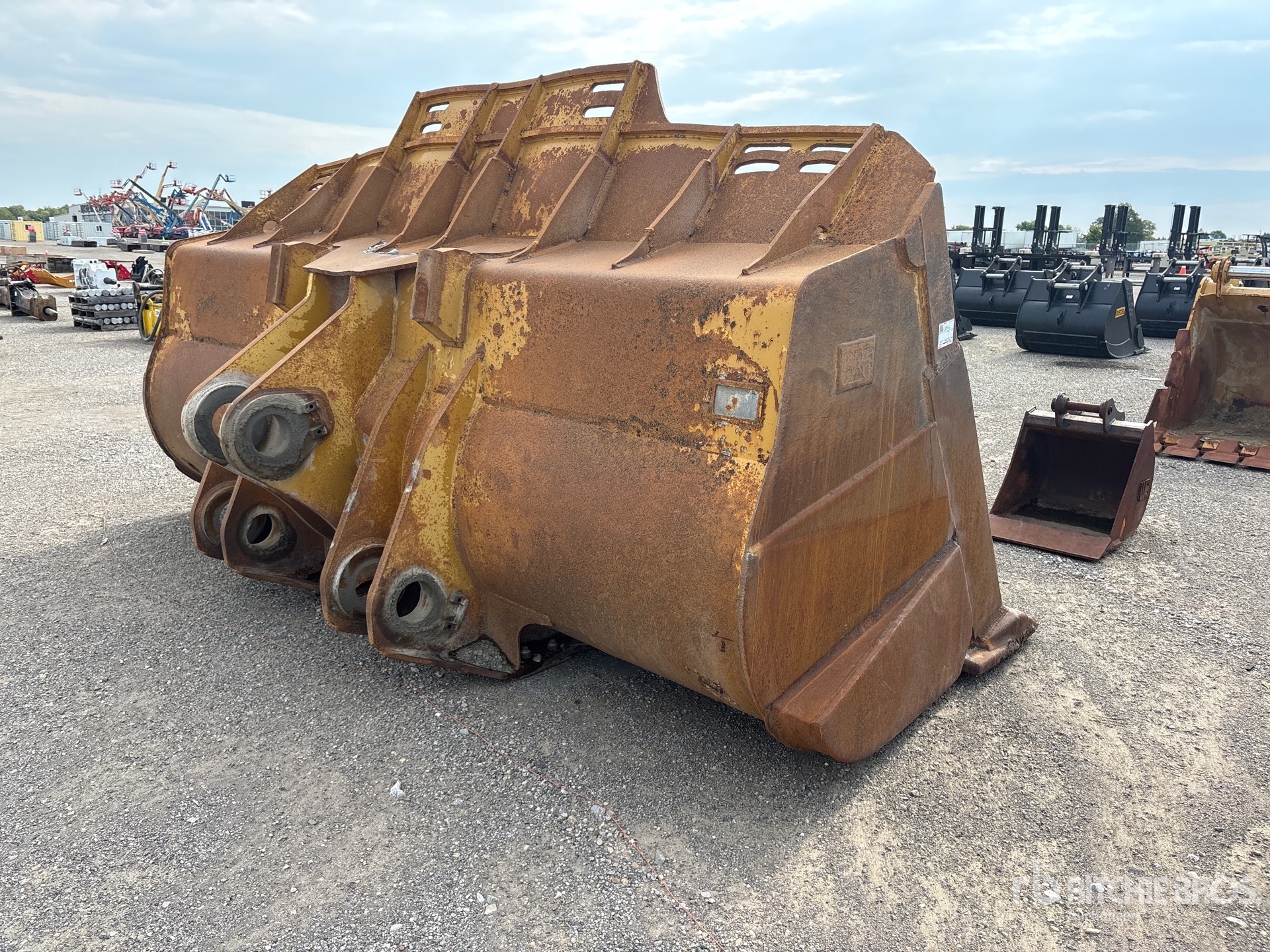 Caterpillar 153 in