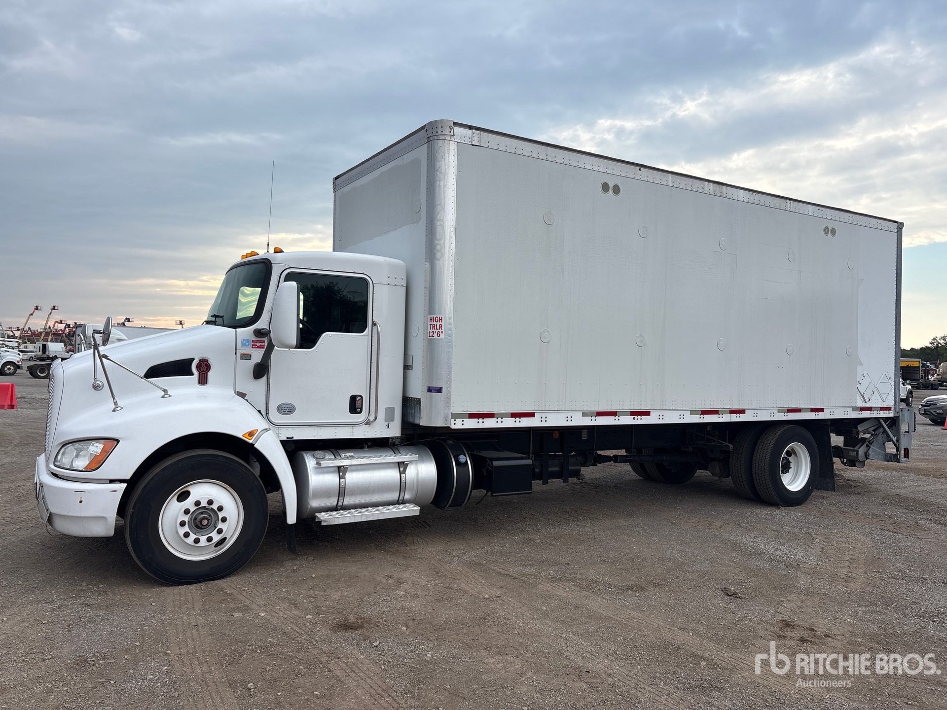 Photo of 2015 Kenworth T370
