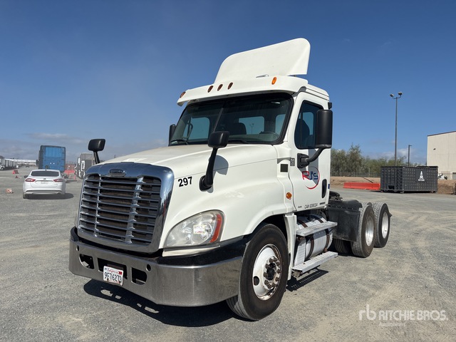 2012 Freightliner Cascadia 125 T/A Day Cab Truck Tractor