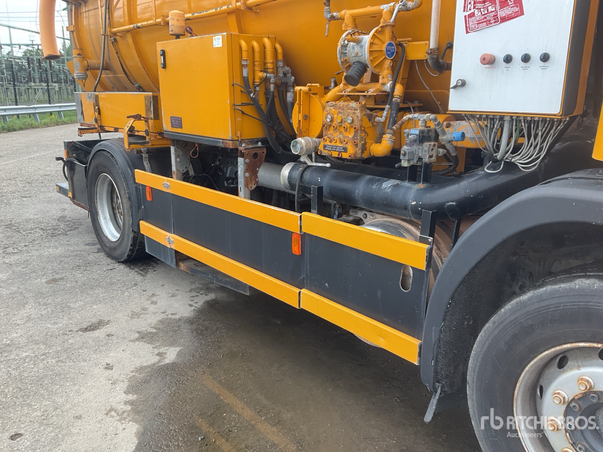 2007 Scania P270DB