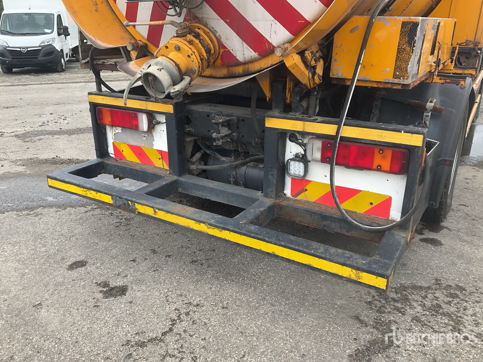 2007 Scania P270DB
