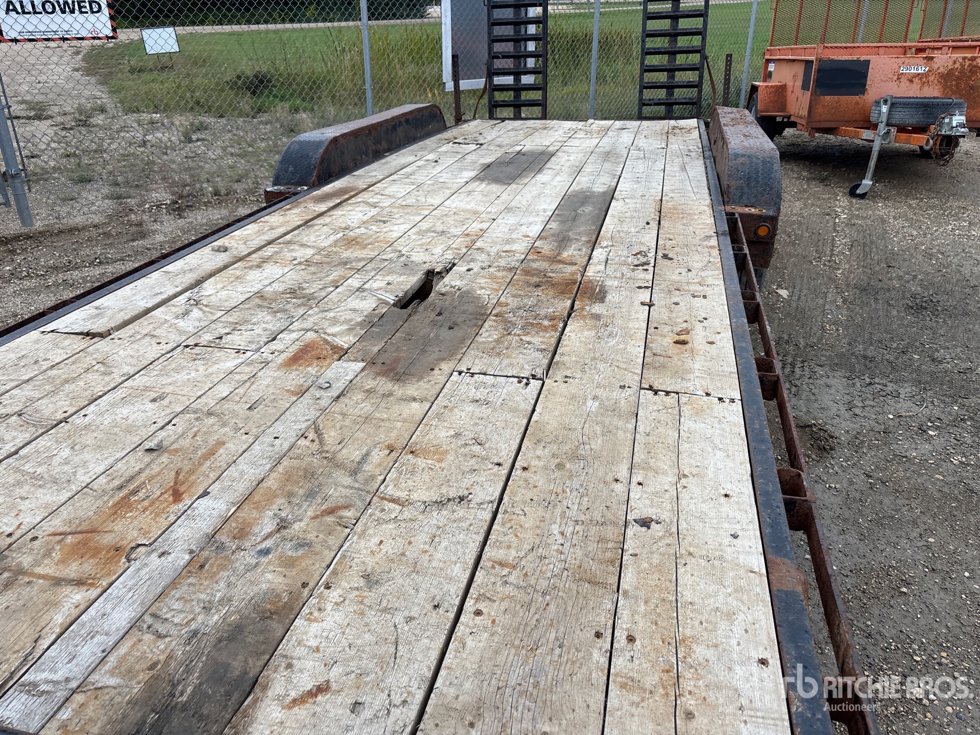 2021 Canada Trailer 24 FT TRI/A