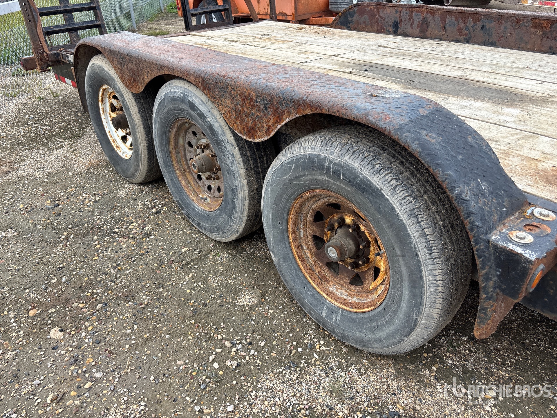 2021 Canada Trailer 24 FT TRI/A