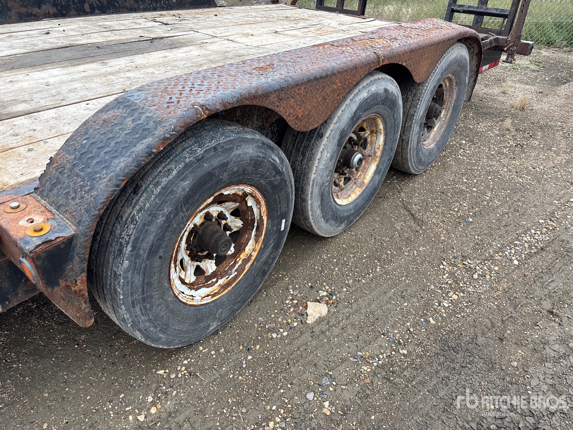 2021 Canada Trailer 24 FT TRI/A