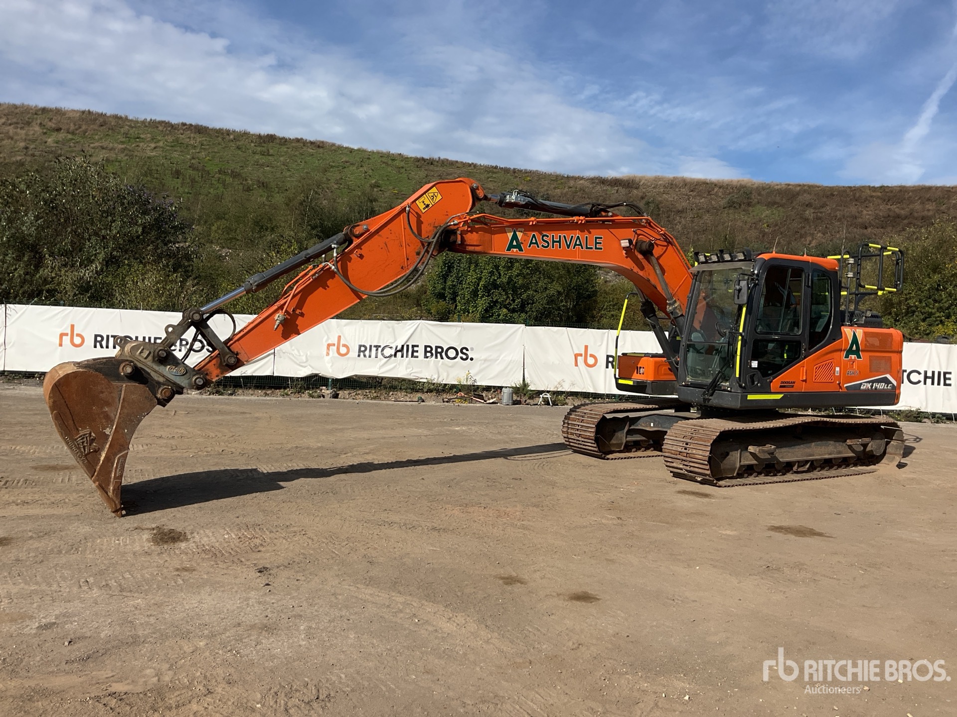 2022 Doosan DX140LC-7