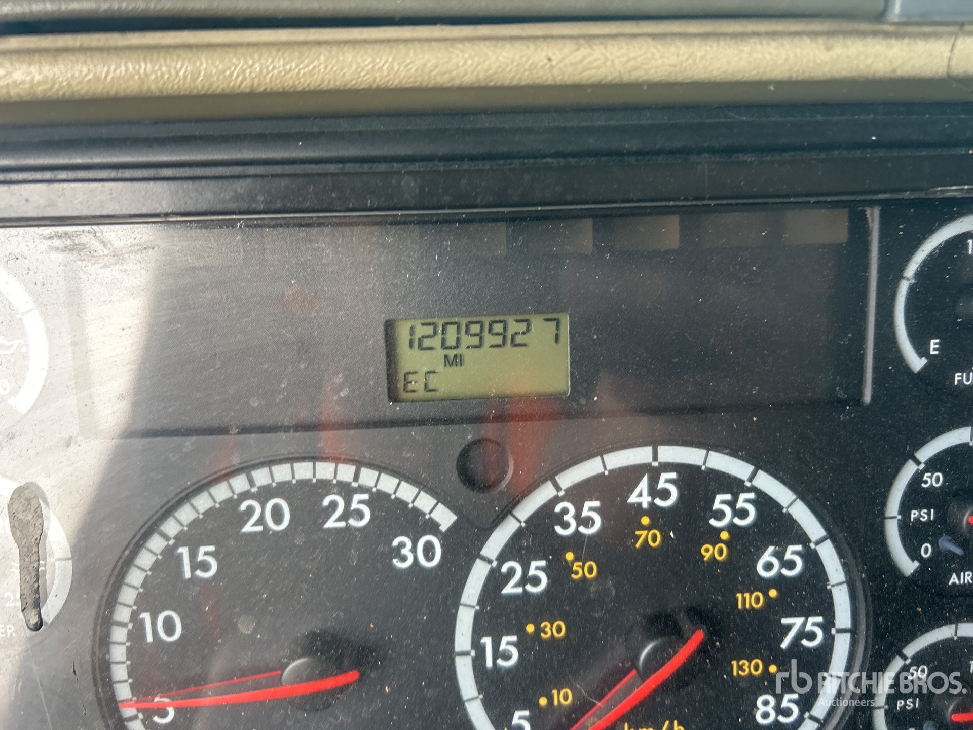2009 Freightliner Columbia 120