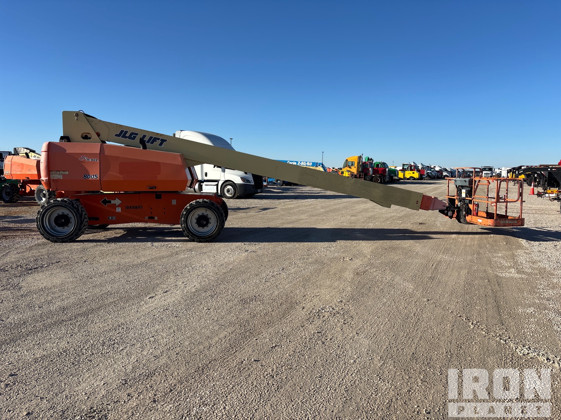 2016 JLG 800S