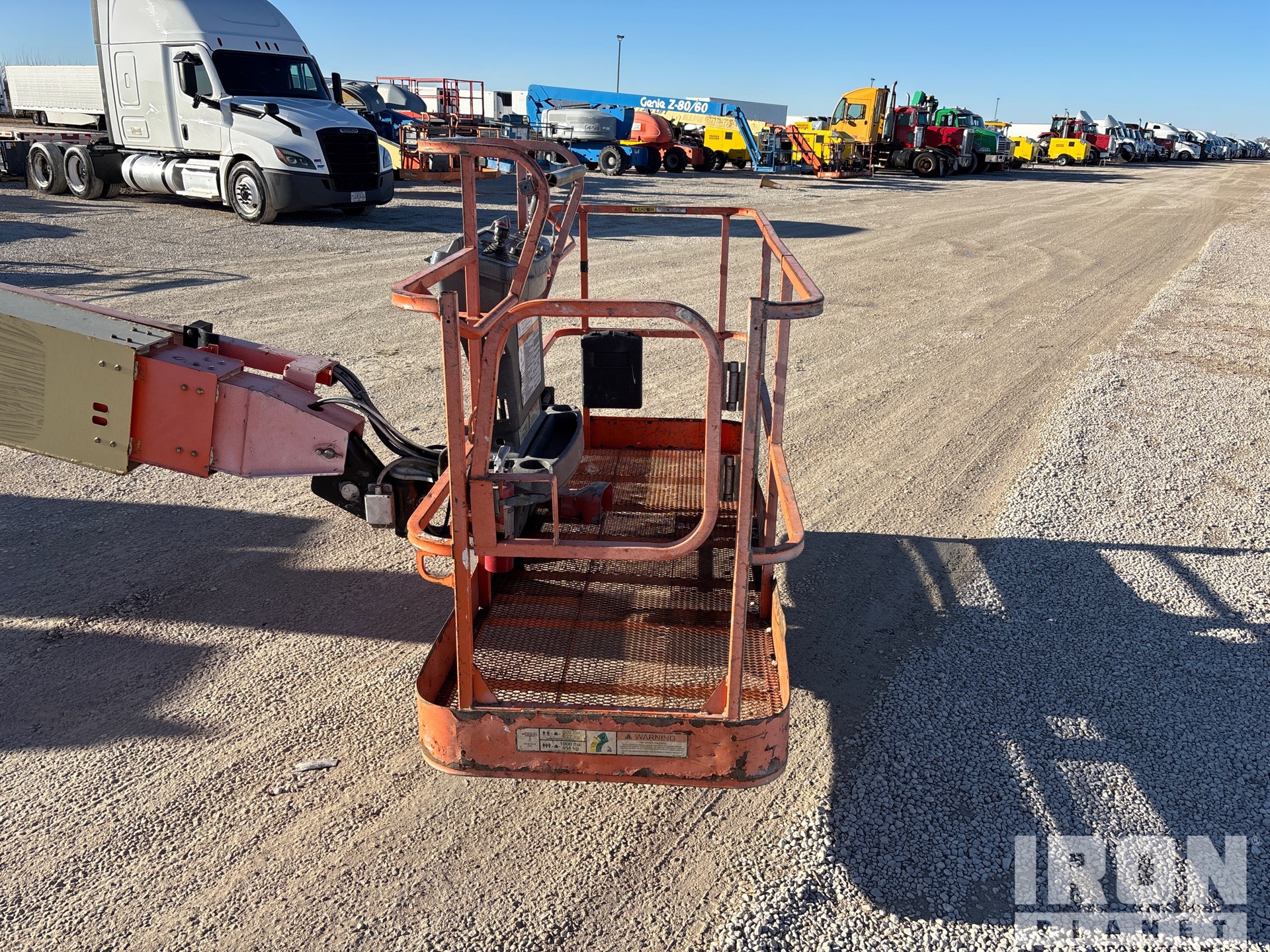 2016 JLG 800S