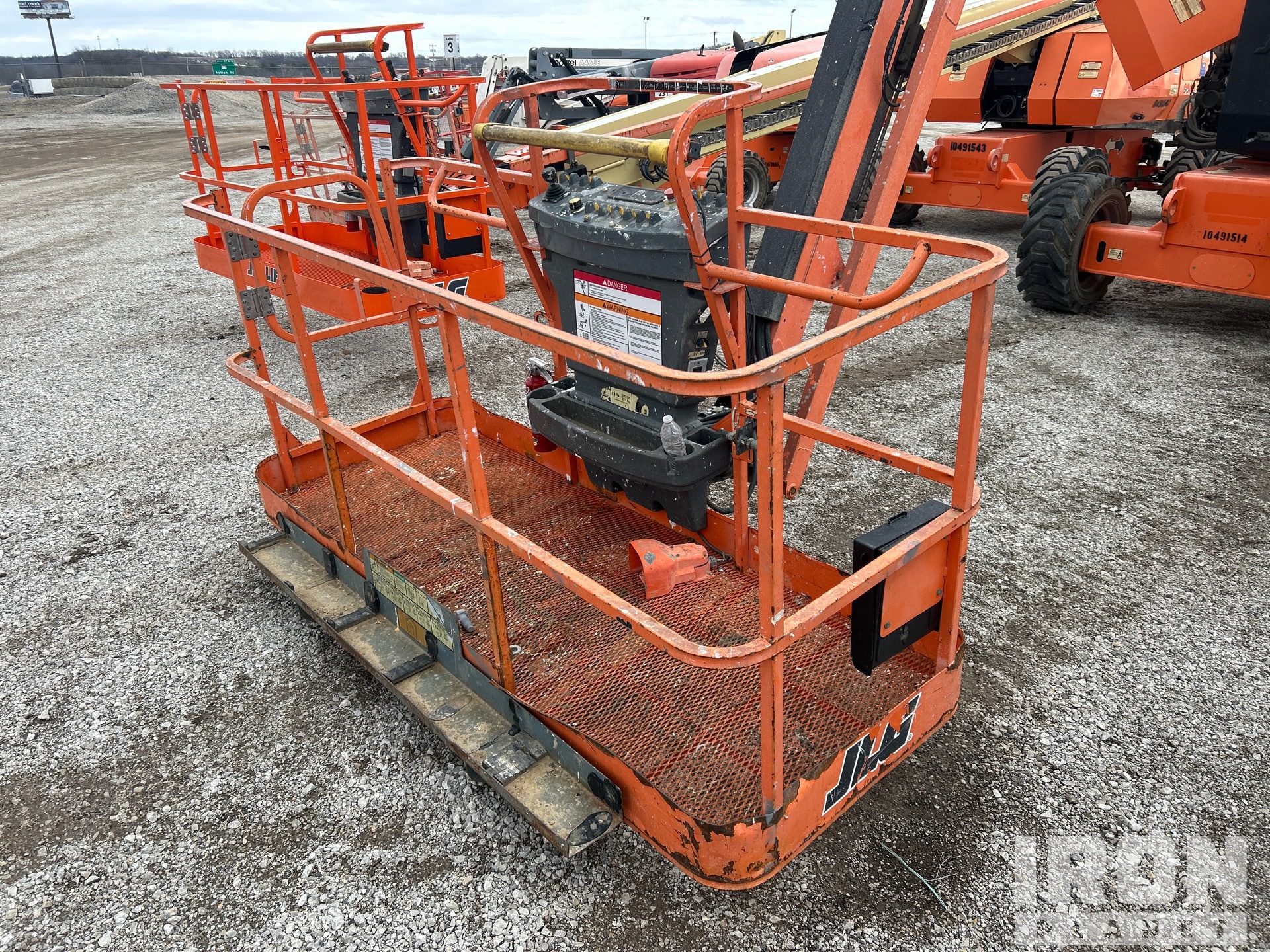 2016 JLG 800 AJ