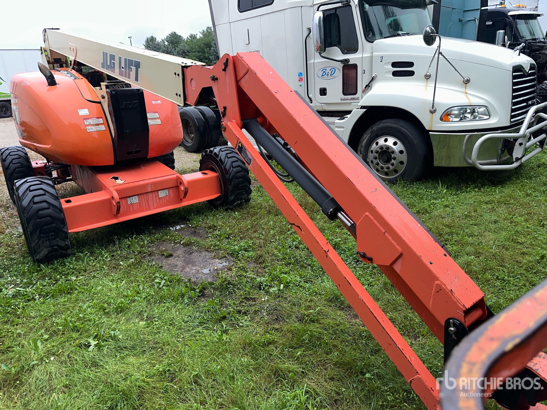 2002 JLG 600AJ
