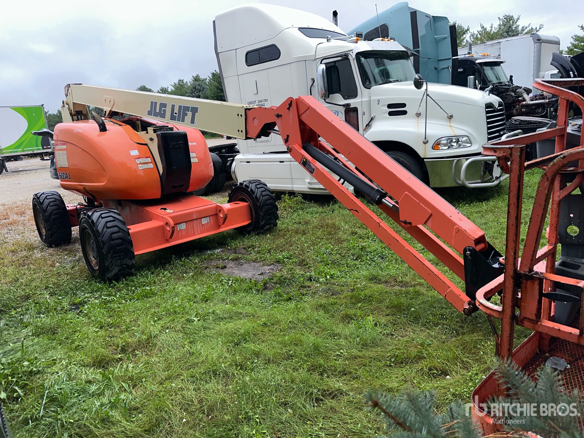 2002 JLG 600AJ